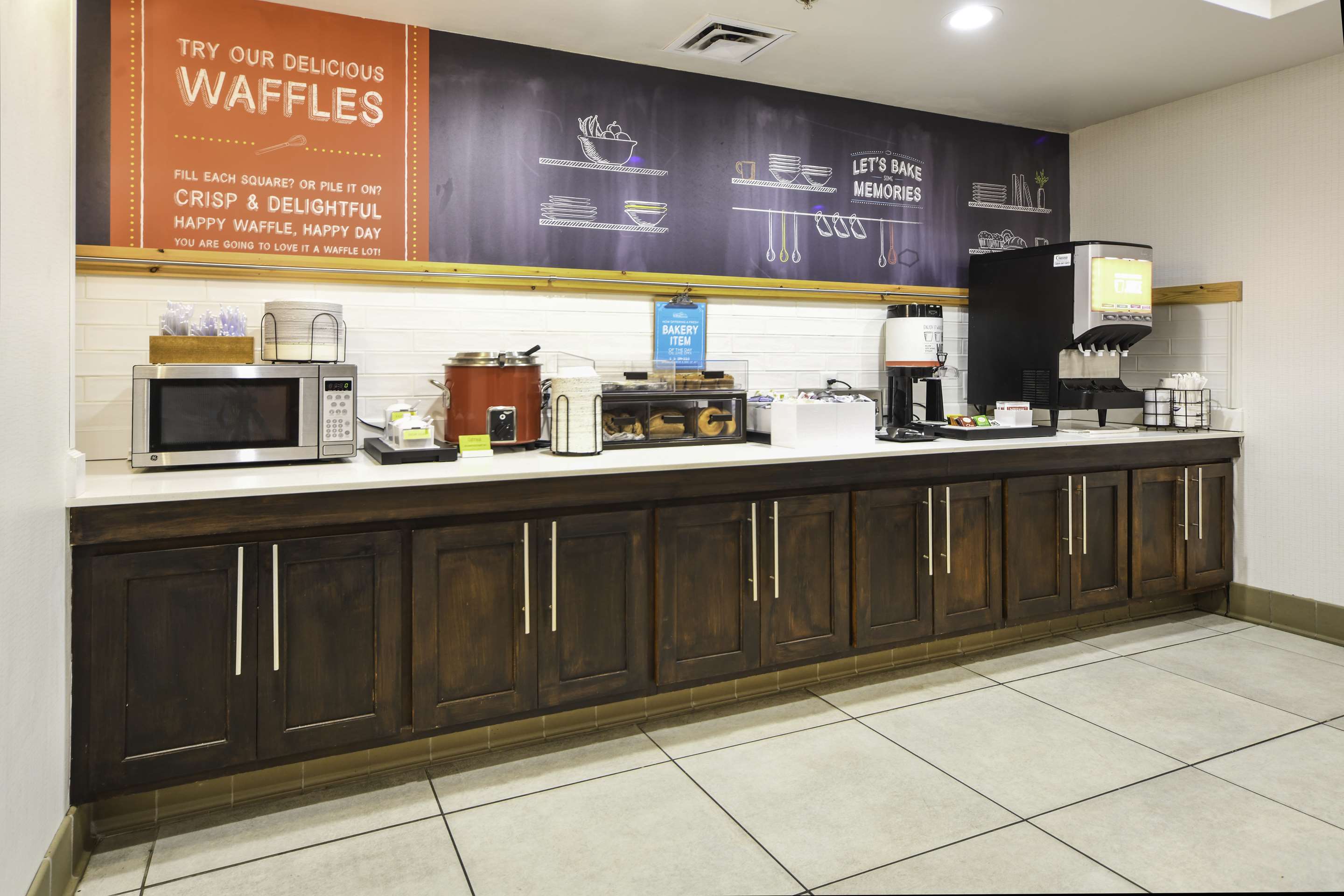 Breakfast Area | Hampton Inn Bryant