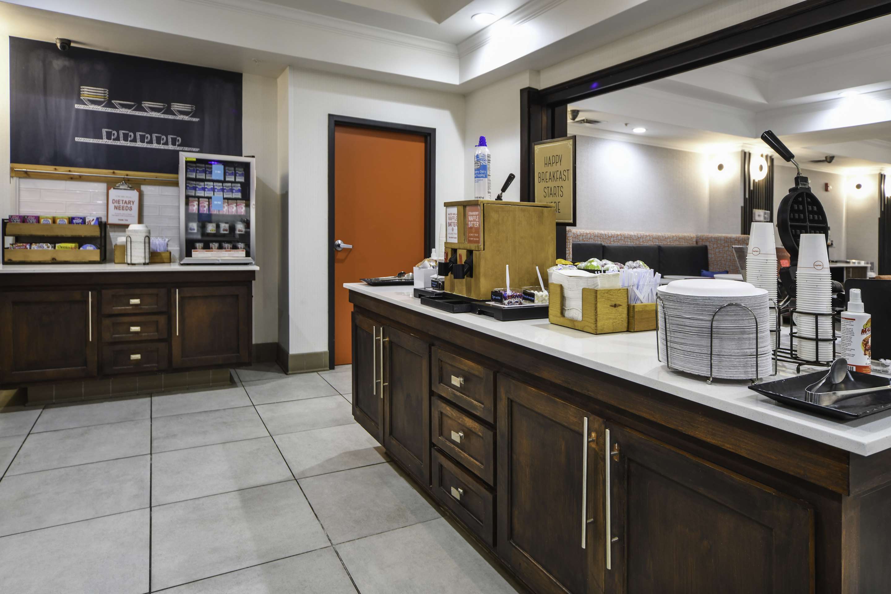 Breakfast Area | Hampton Inn Bryant