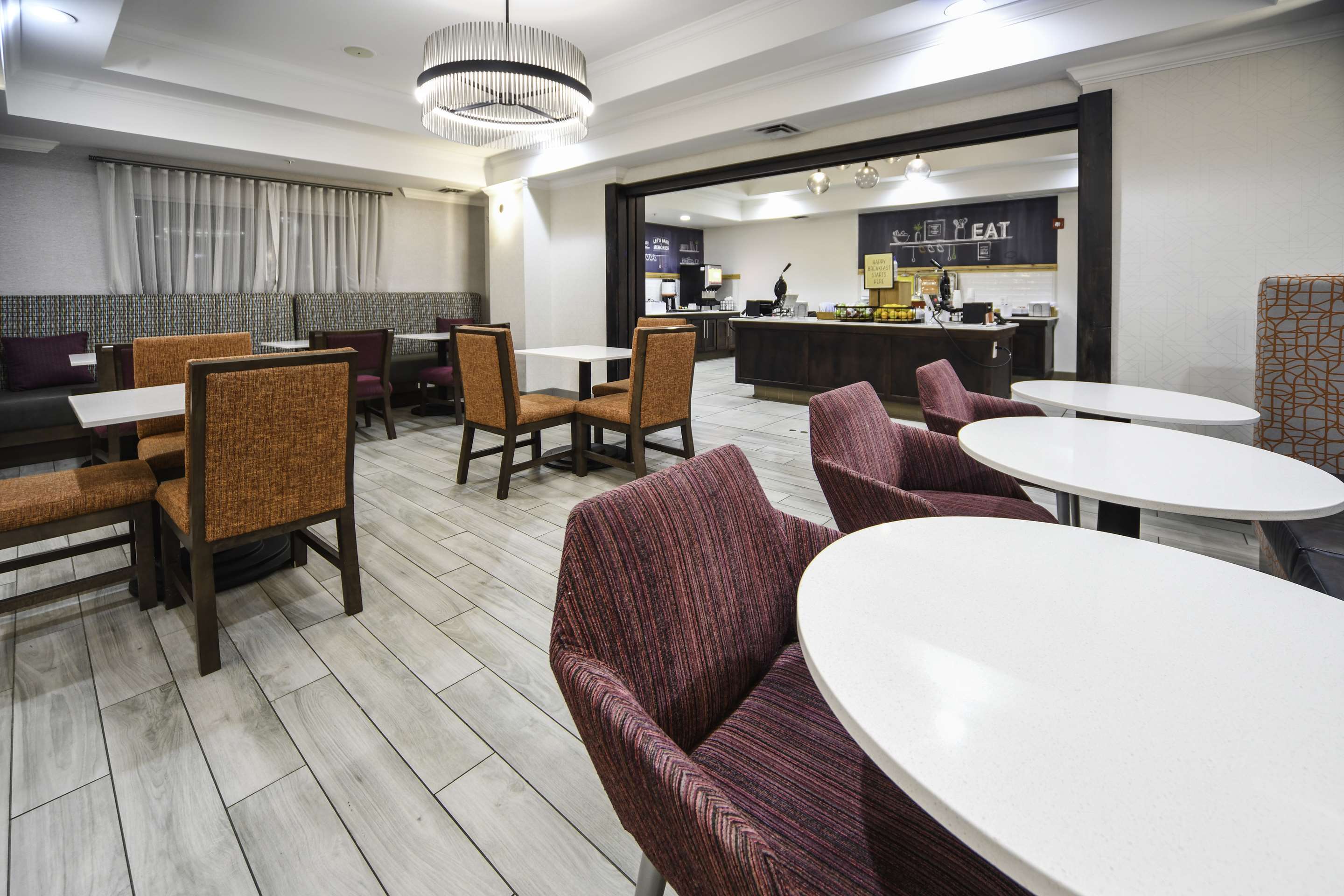 Breakfast Area | Hampton Inn Bryant