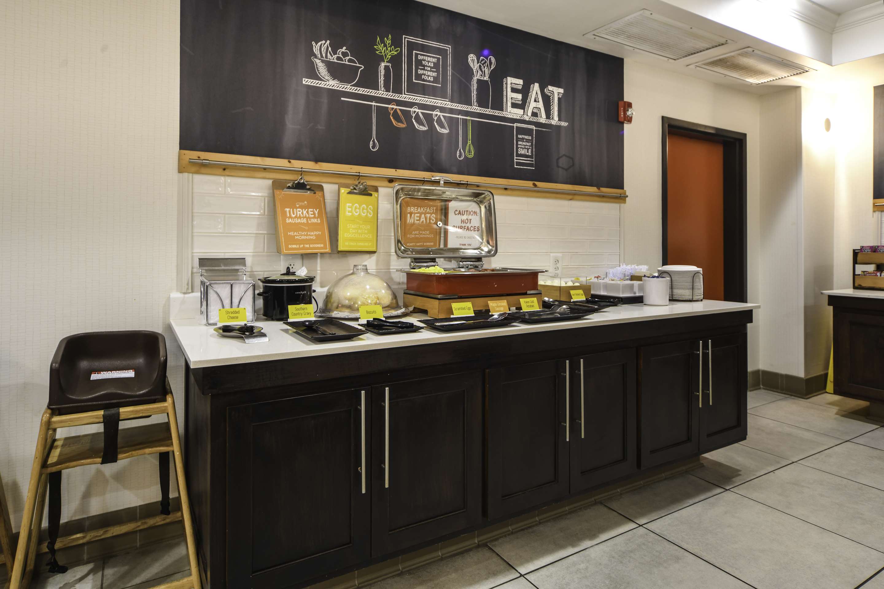 Breakfast Area | Hampton Inn Bryant