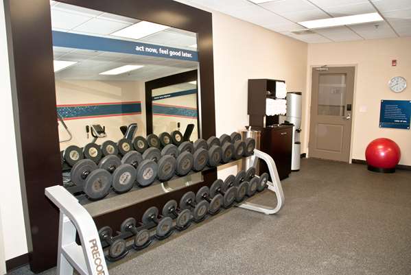 Fitness/ Exercise Room - Hampton Inn Maumelle