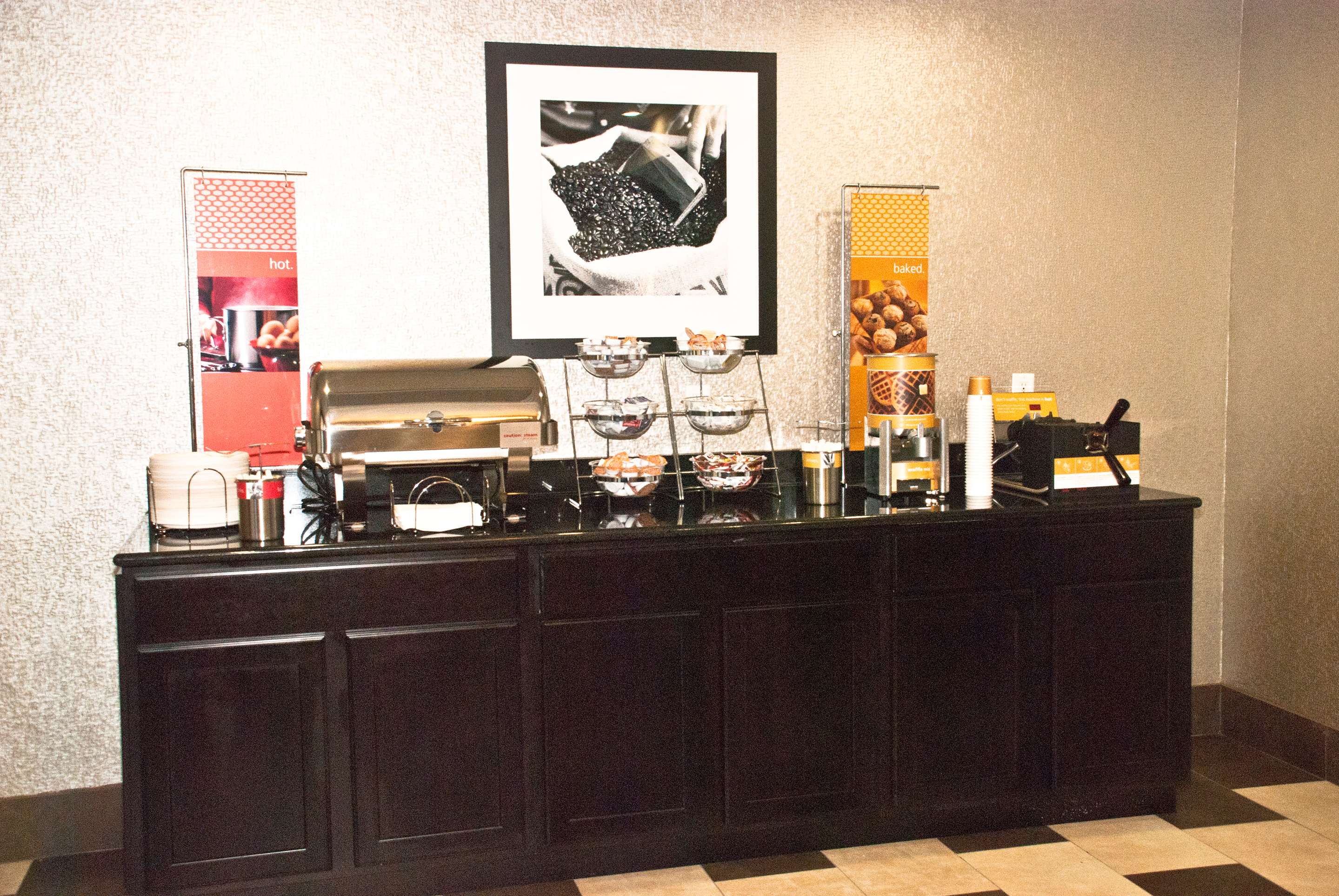 Restaurant | Hampton Inn Maumelle AR
