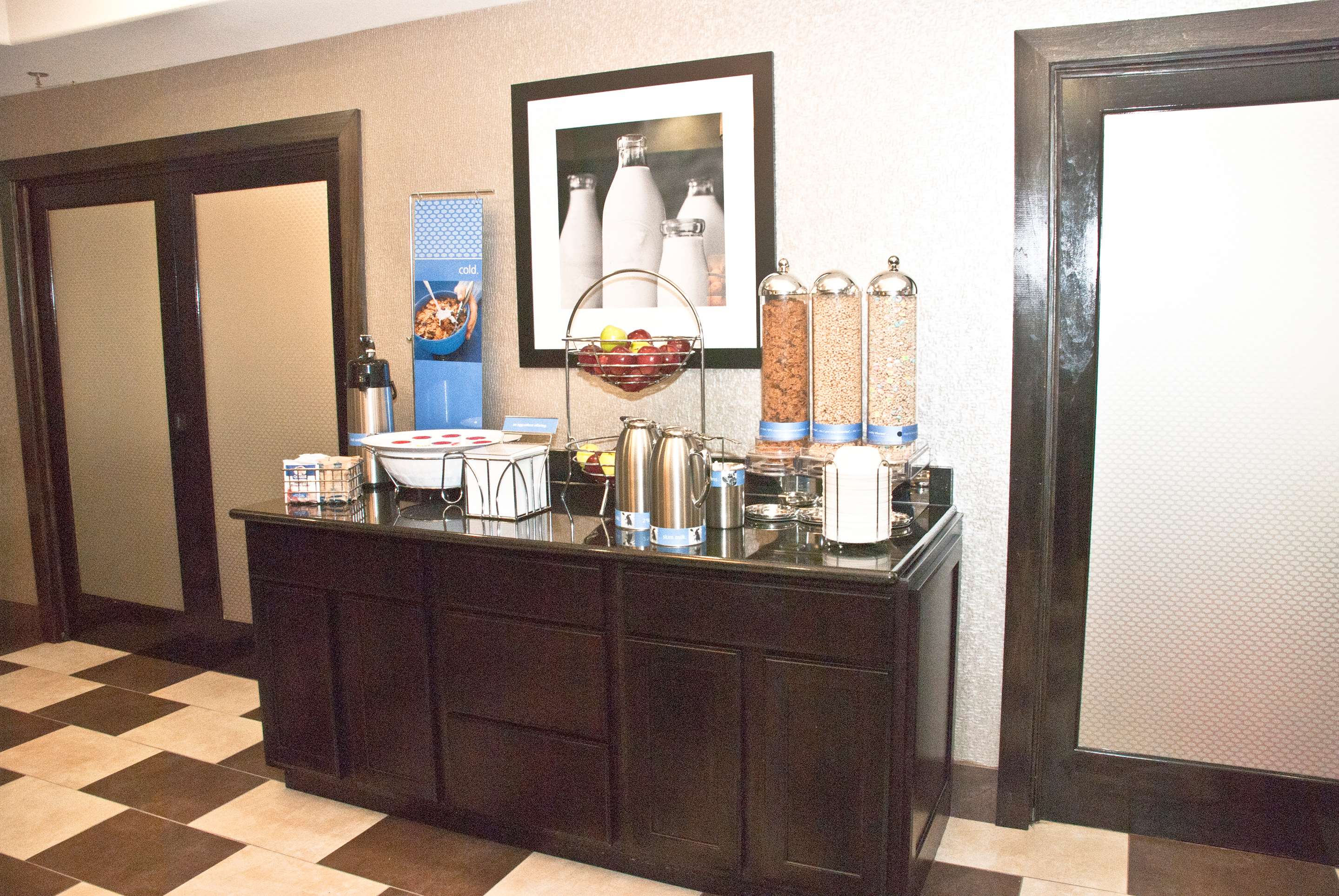Restaurant | Hampton Inn Maumelle AR