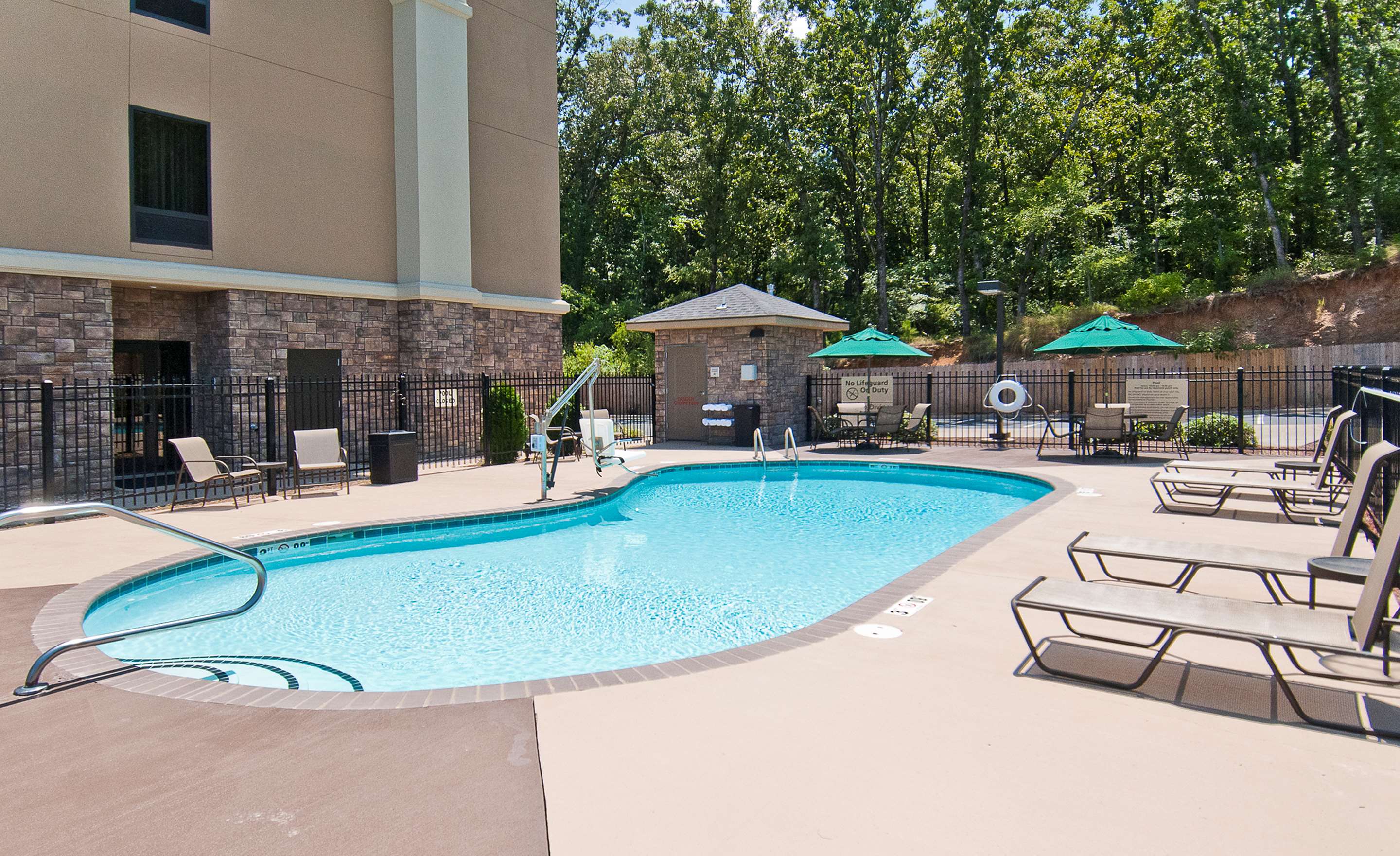 Pool | Hampton Inn Maumelle AR