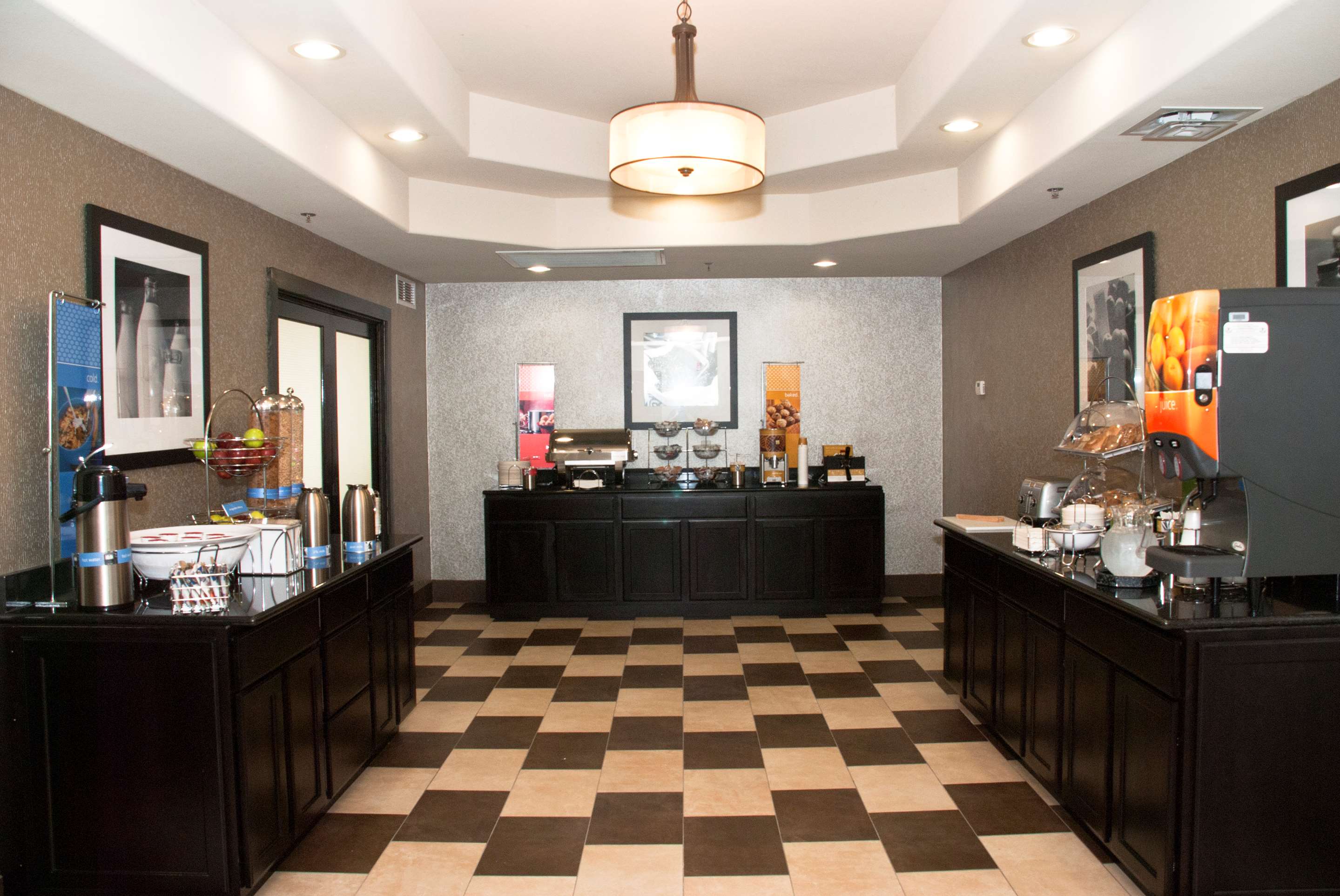 Restaurant | Hampton Inn Maumelle AR