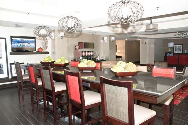 Restaurant - Hampton Inn Maumelle