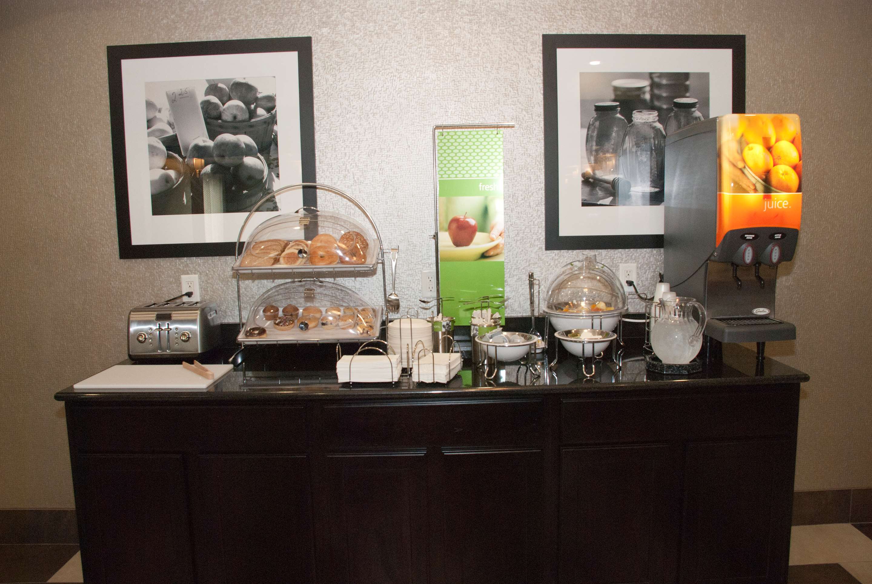 Restaurant | Hampton Inn Maumelle AR