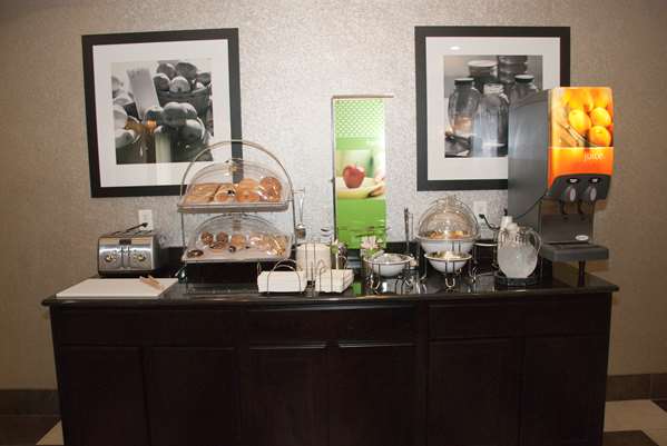 Restaurant - Hampton Inn Maumelle