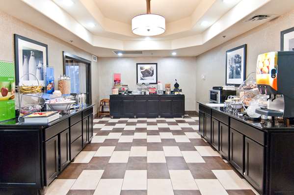 Restaurant - Hampton Inn Maumelle