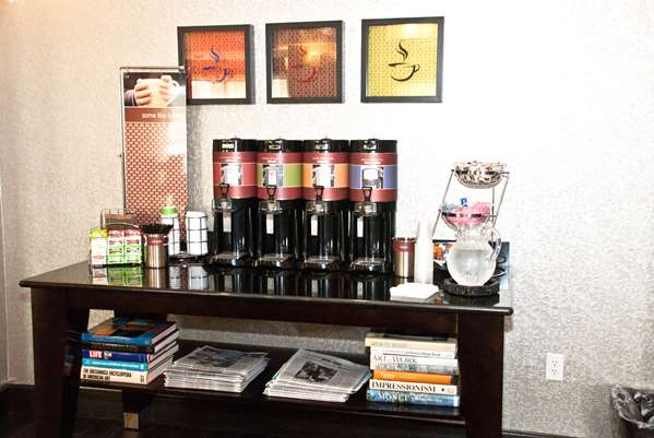 Restaurant - Hampton Inn Maumelle