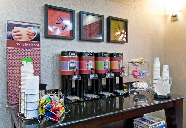 Restaurant - Hampton Inn Maumelle