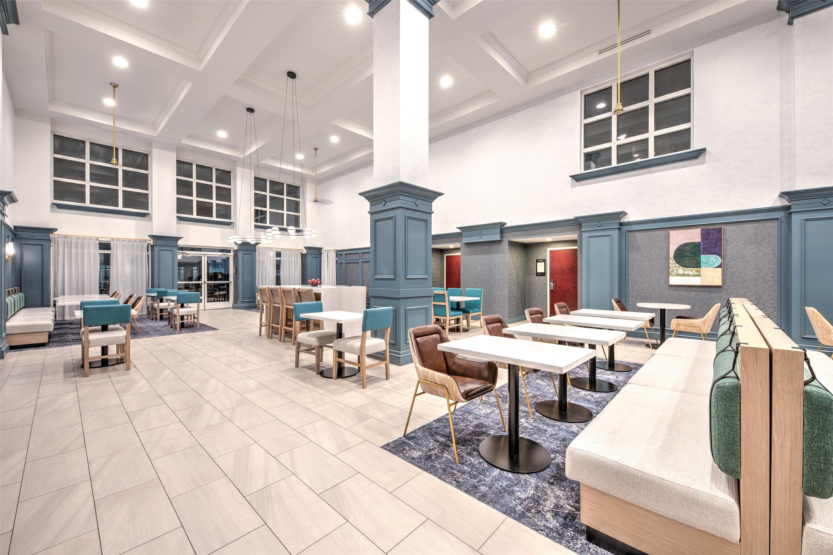 Breakfast Area | Hampton Inn & Suites by Hilton West Little Rock