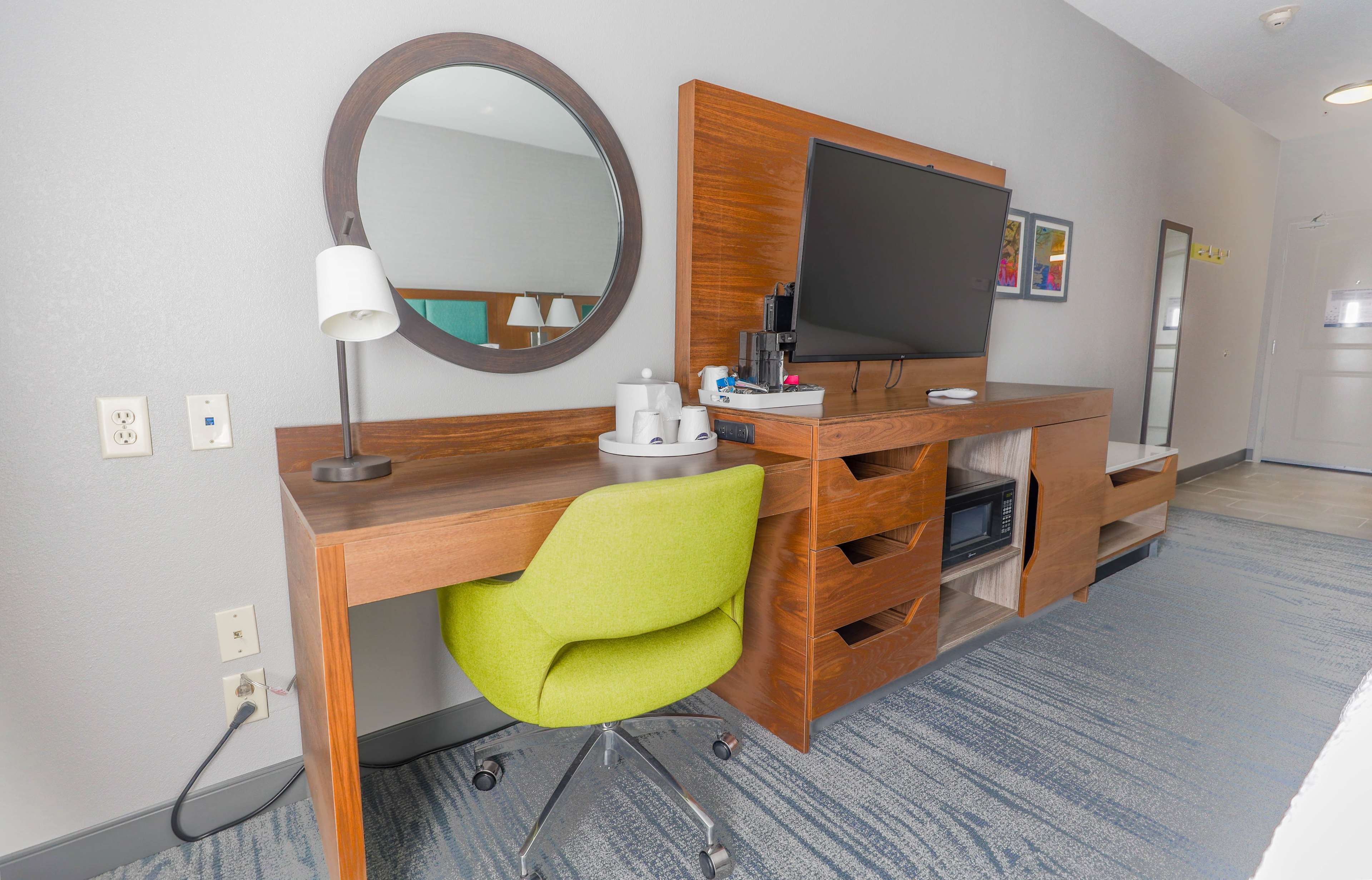 Hampton Inn and Suites Bay City, Texas Room Type - 2QN MOB HEA ACC TUB STU NS