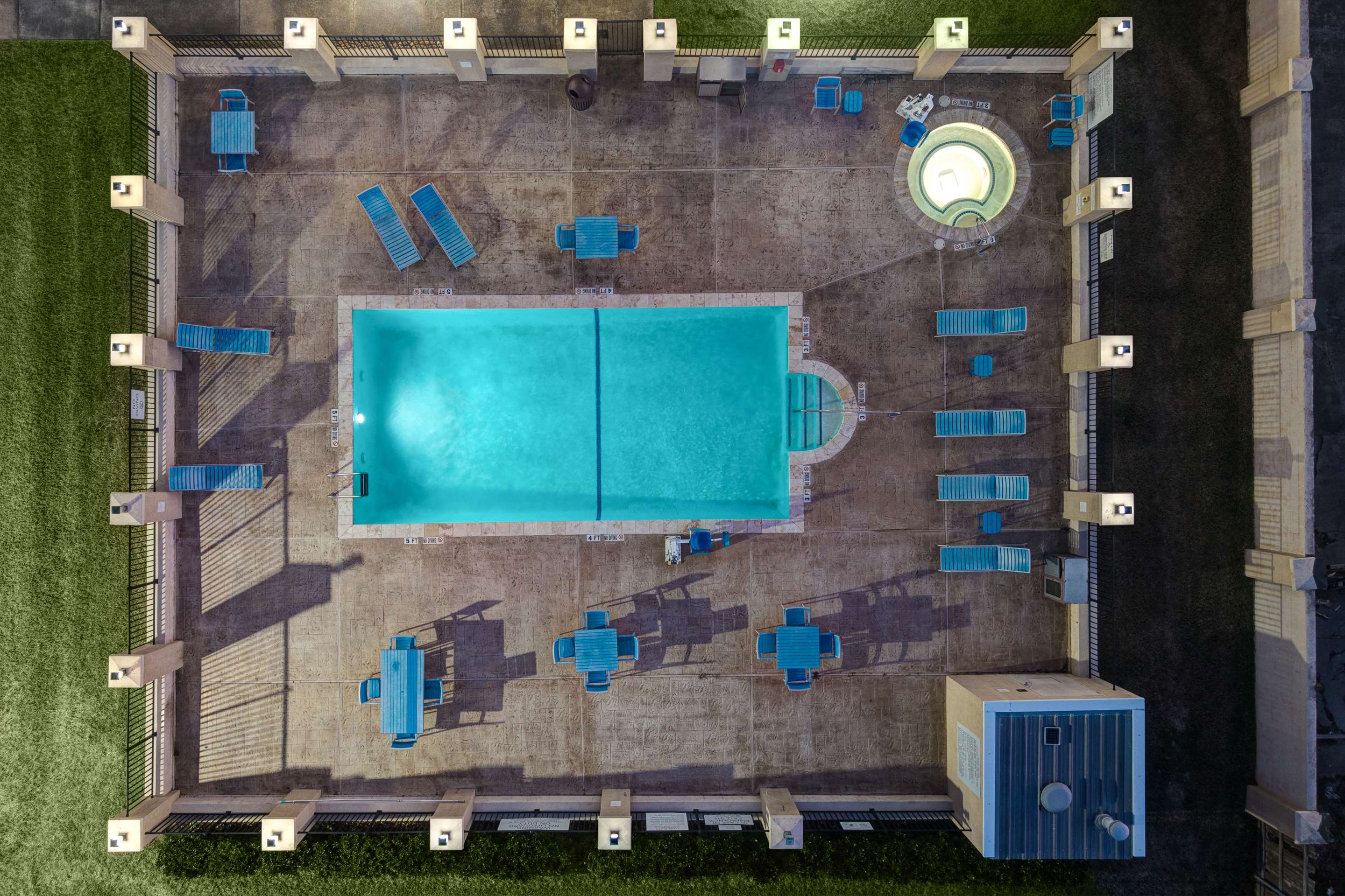 Pool | Hampton Inn & Suites Lake Jackson-Clute