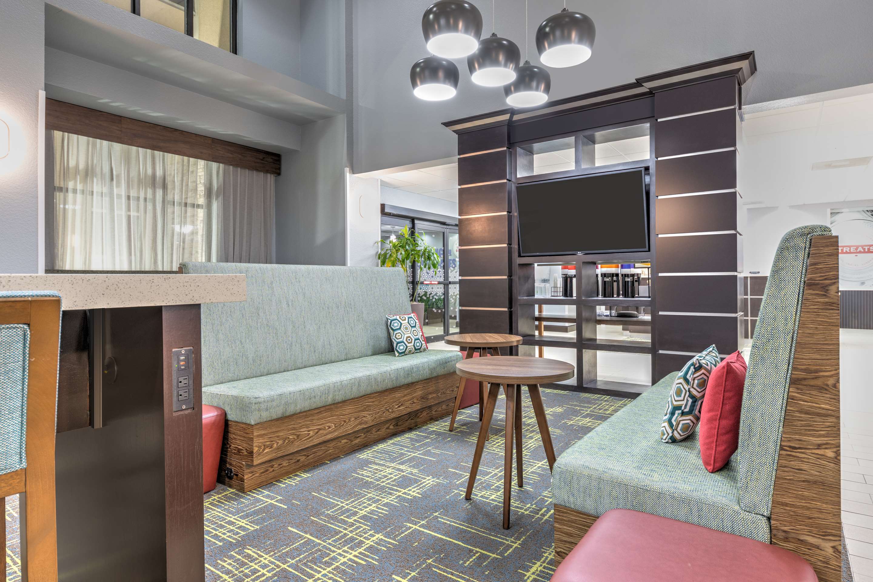 Lobby | Hampton Inn & Suites Lake Jackson-Clute