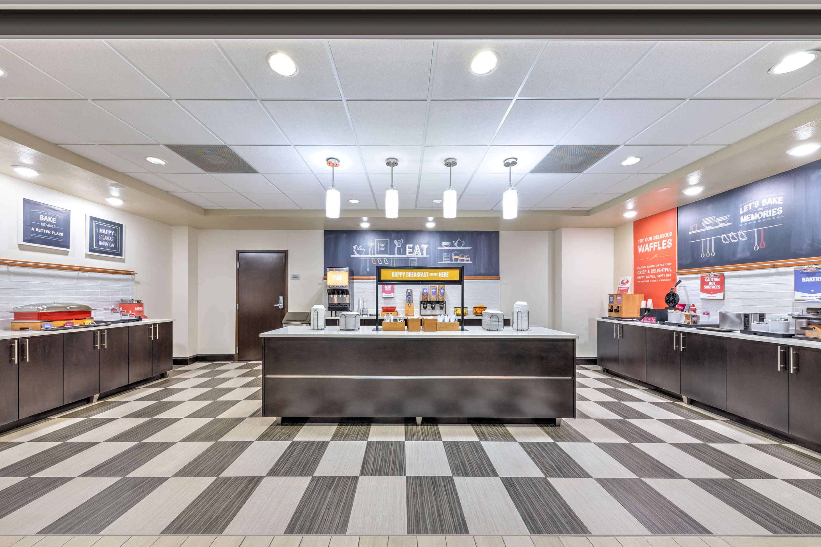 Breakfast Area | Hampton Inn & Suites Lake Jackson-Clute