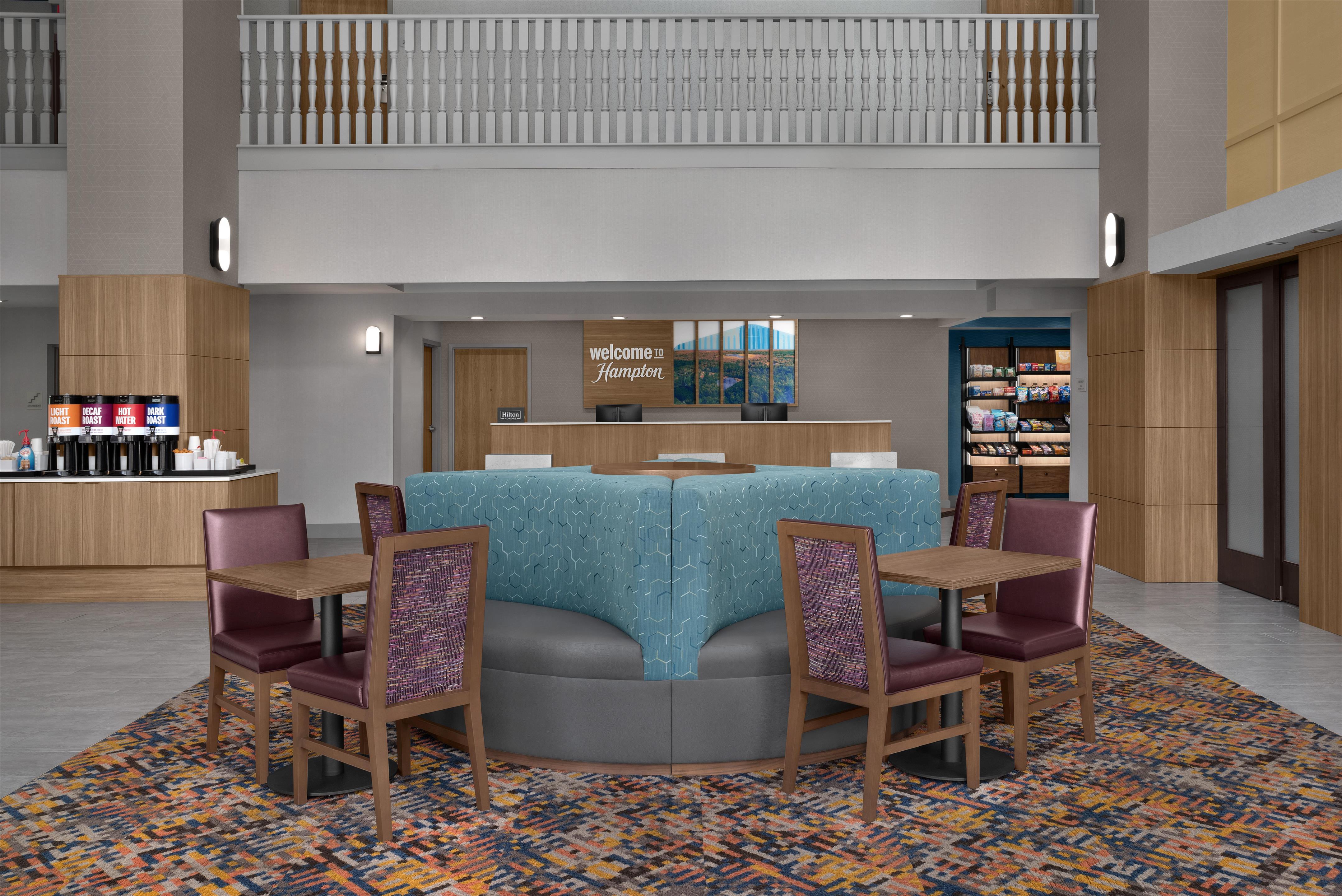 Lobby | Hampton Inn & Suites Lake City