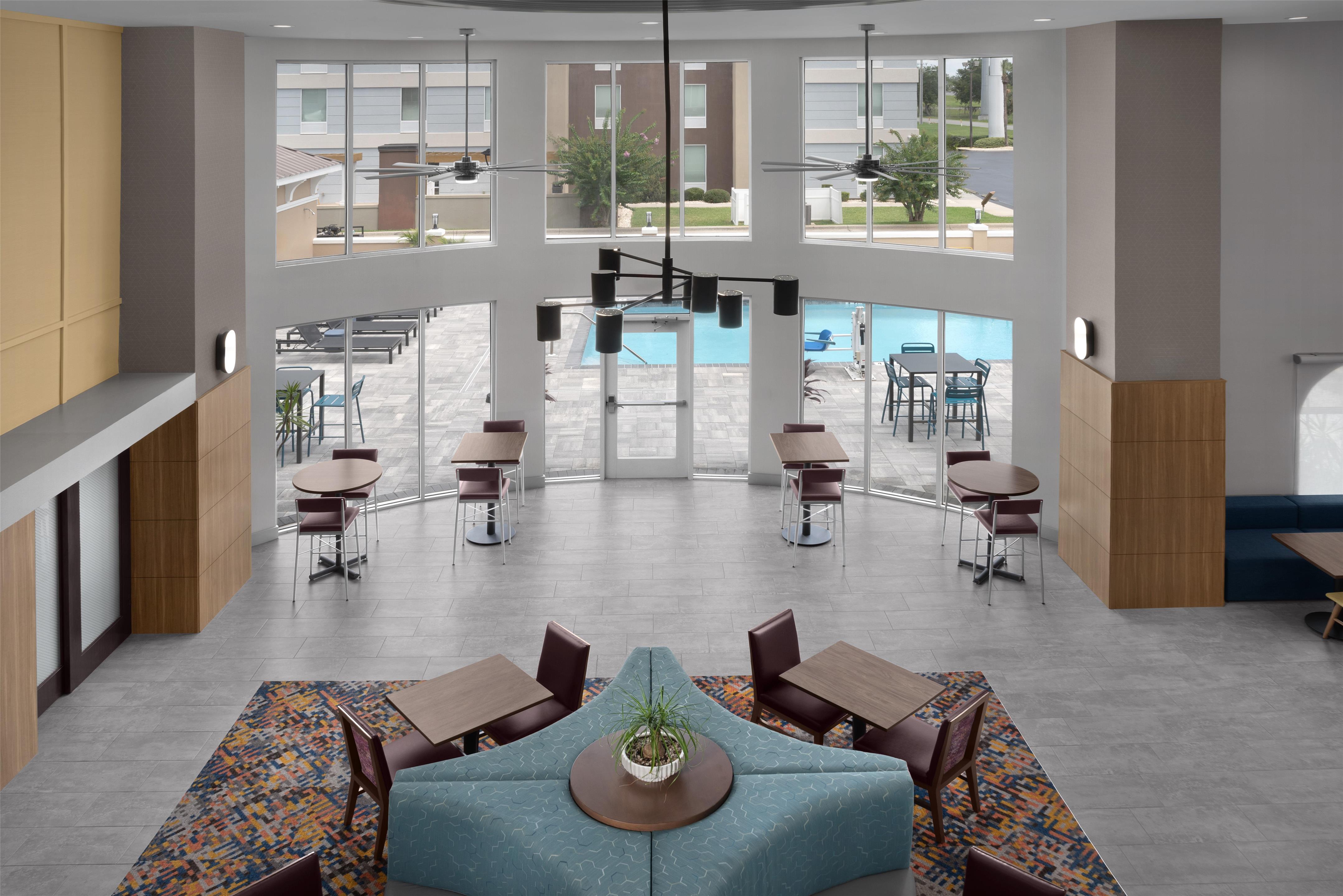 Lobby | Hampton Inn & Suites Lake City