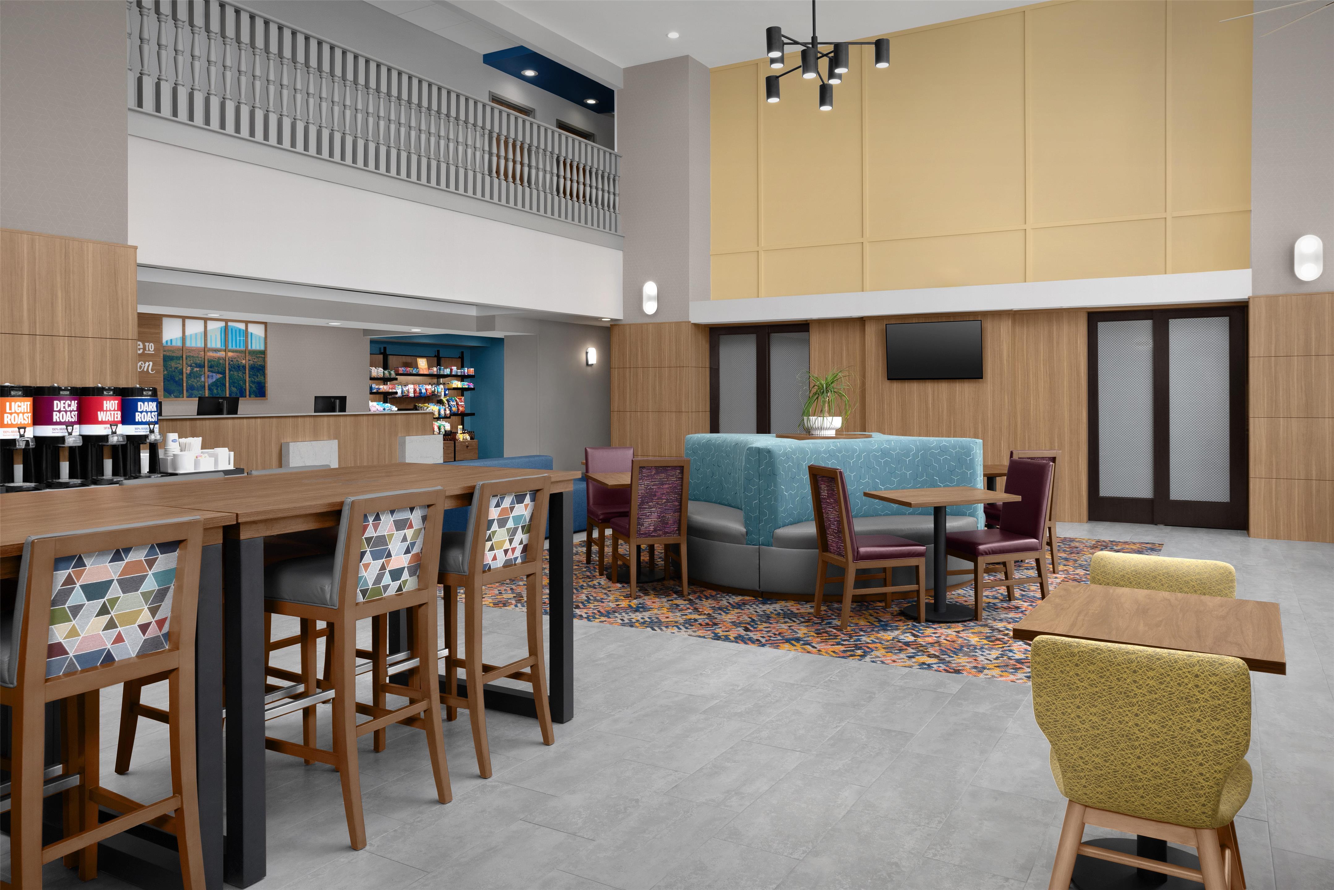 Lobby | Hampton Inn & Suites Lake City