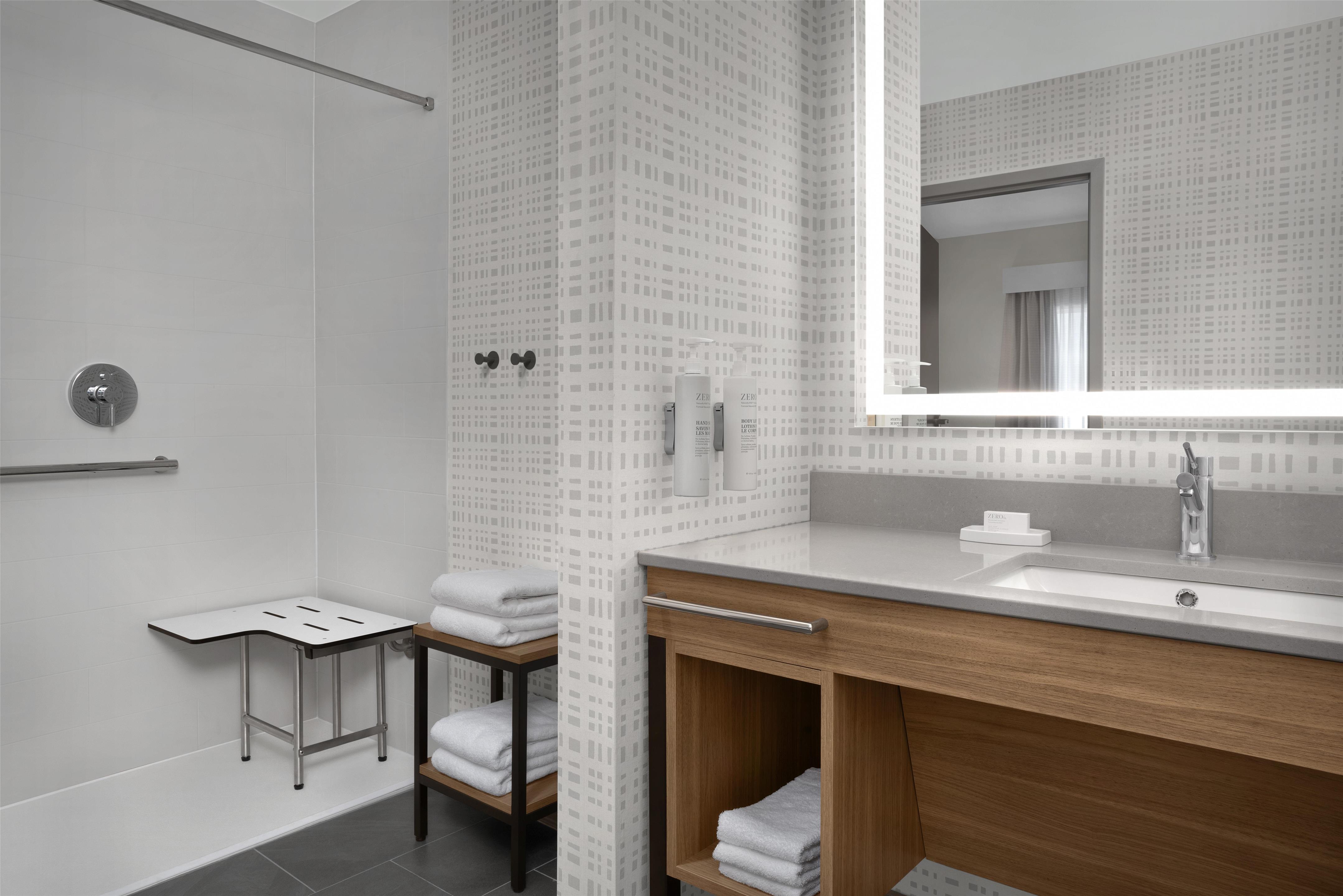 Guest room bath