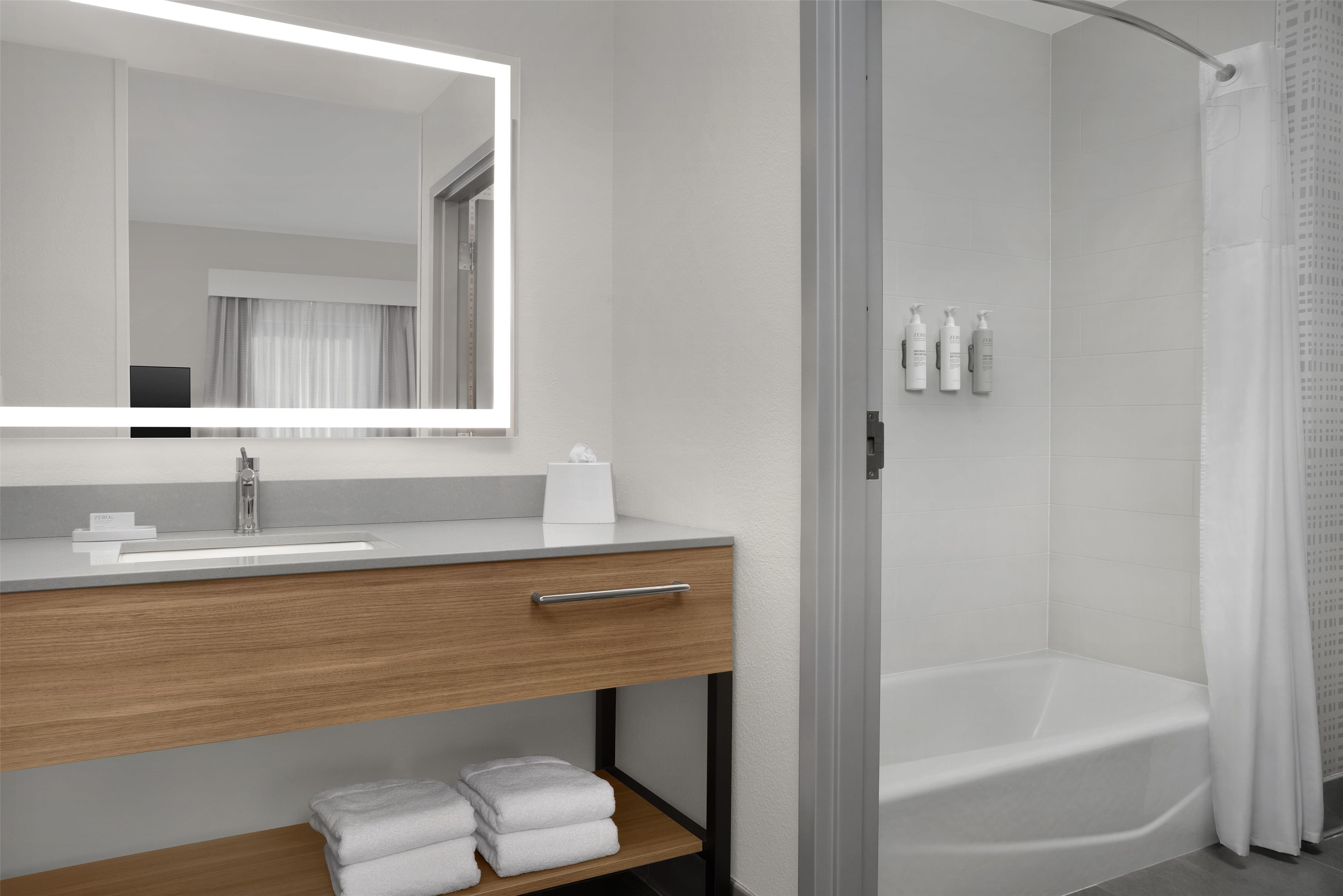 Guest room bath