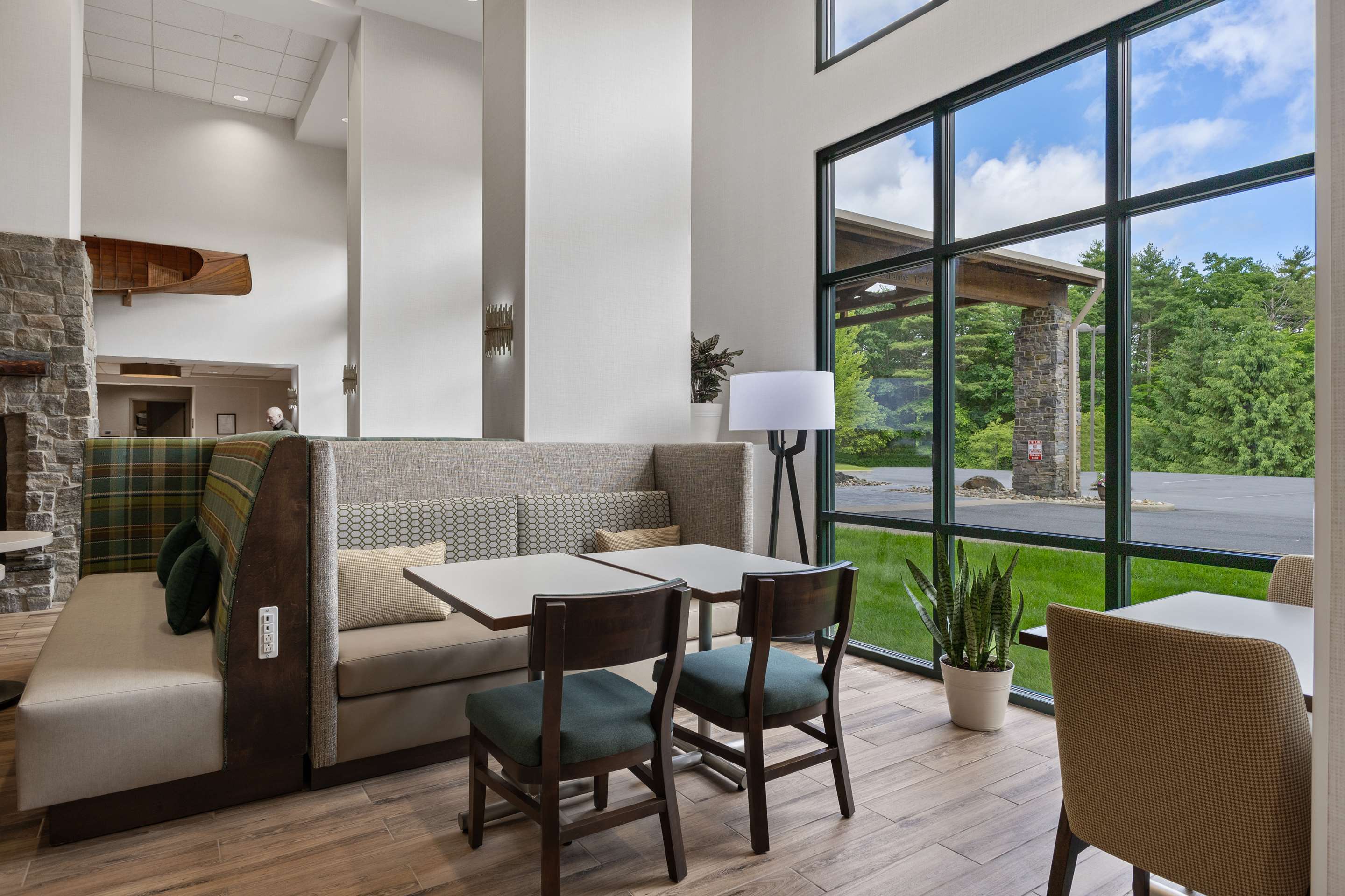 Lobby | Hampton Inn & Suites Lake George
