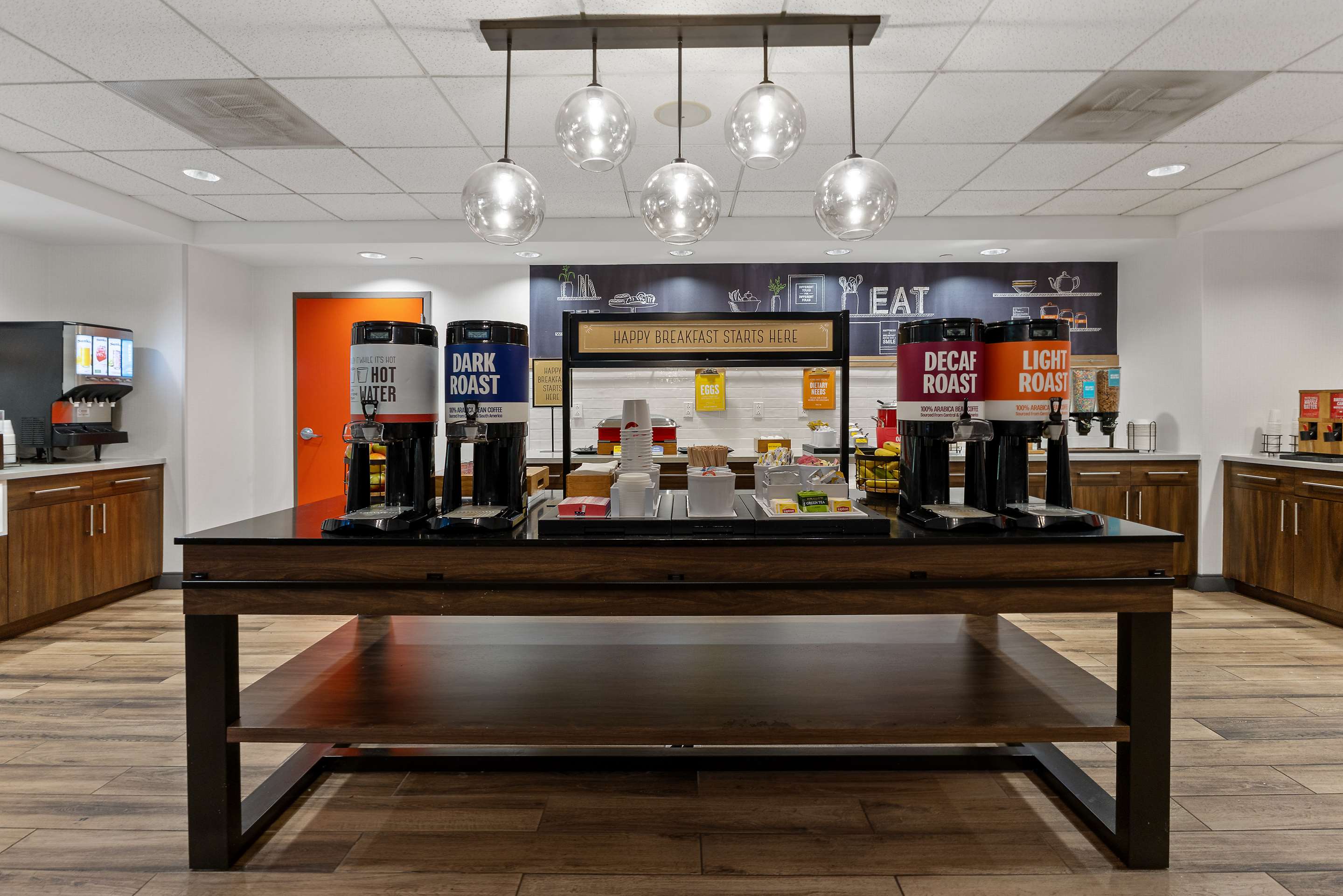 Breakfast Area | Hampton Inn & Suites Lake George