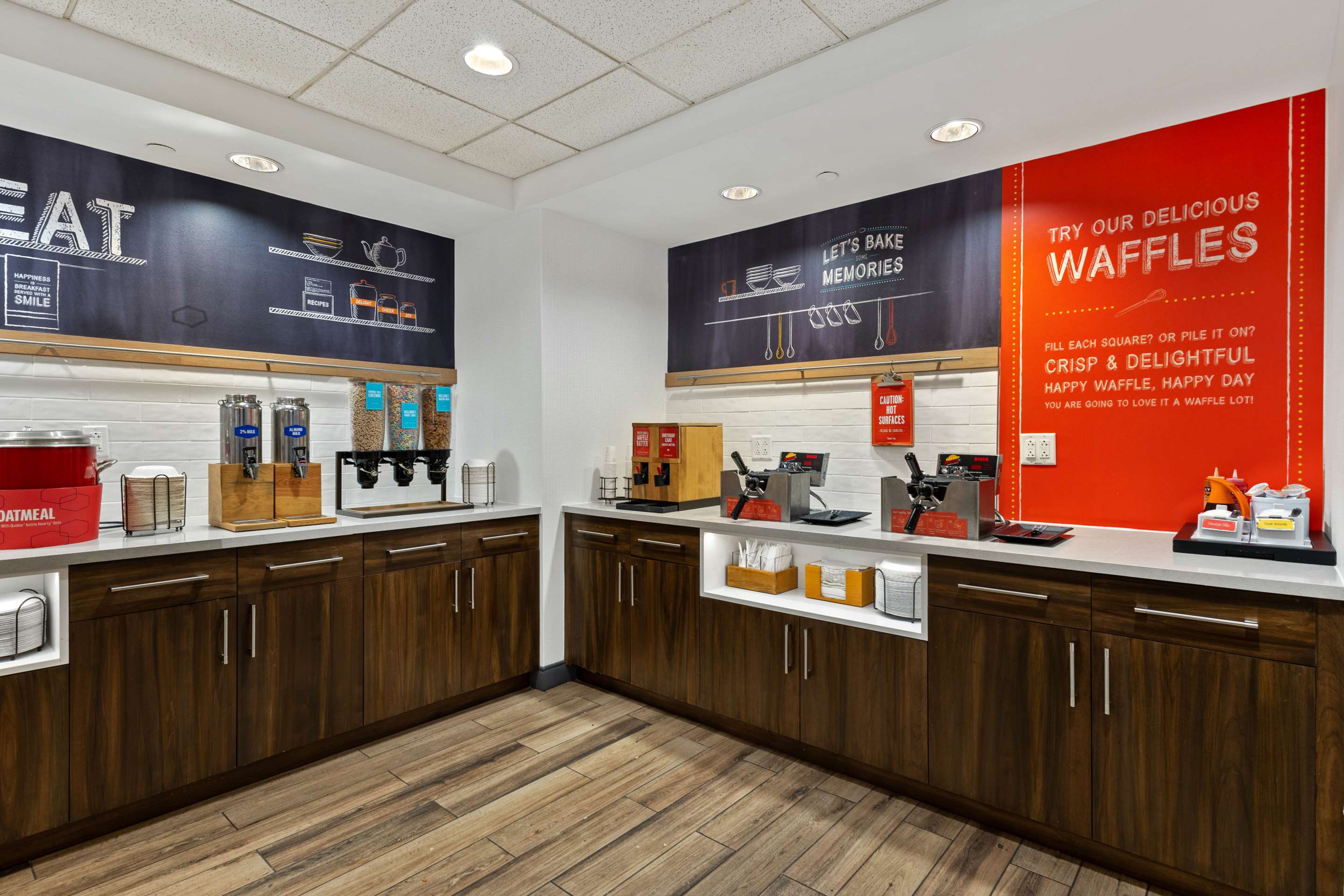 Breakfast Area | Hampton Inn & Suites Lake George