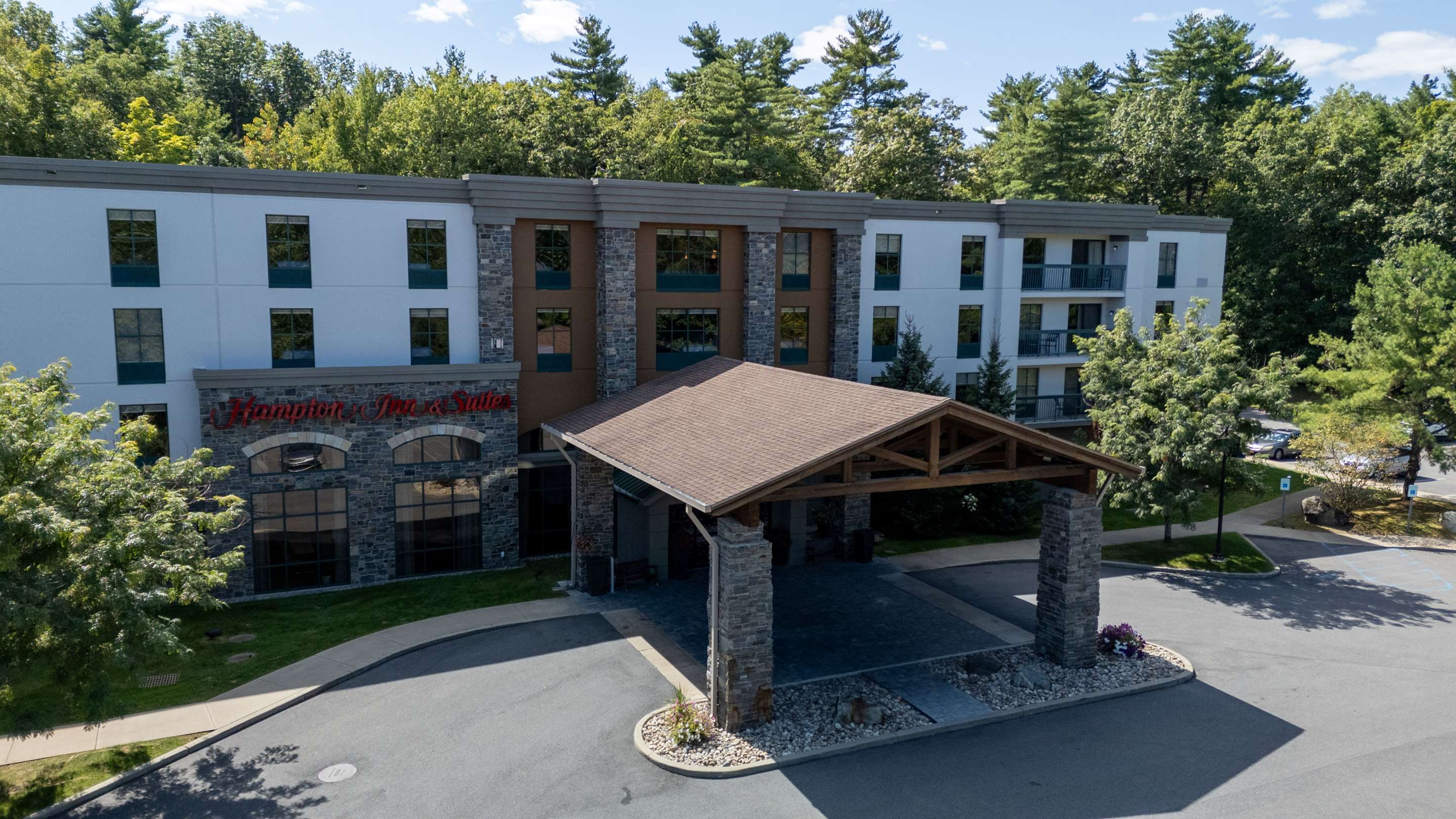 Exterior | Hampton Inn & Suites Lake George
