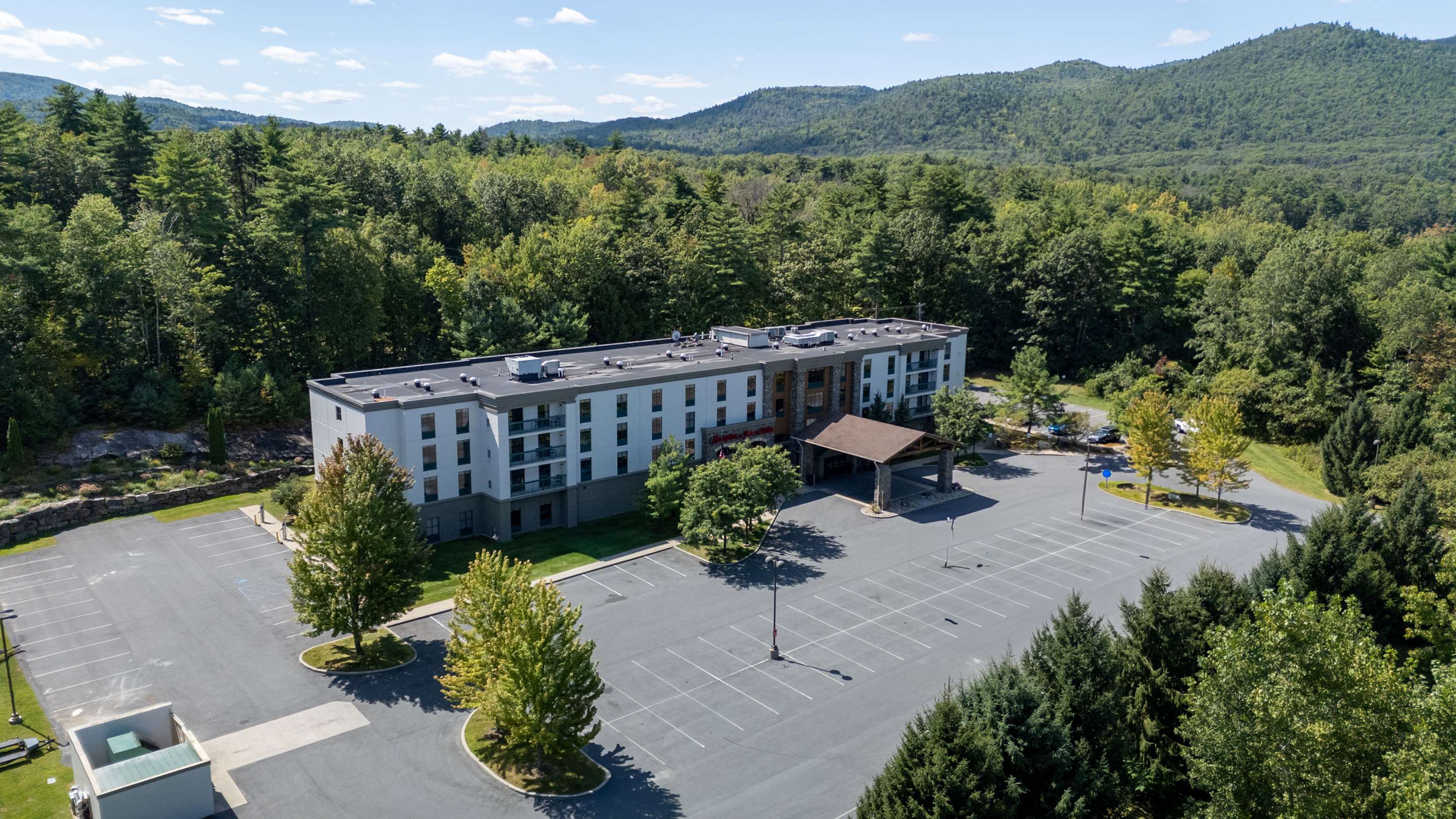 Exterior | Hampton Inn & Suites Lake George