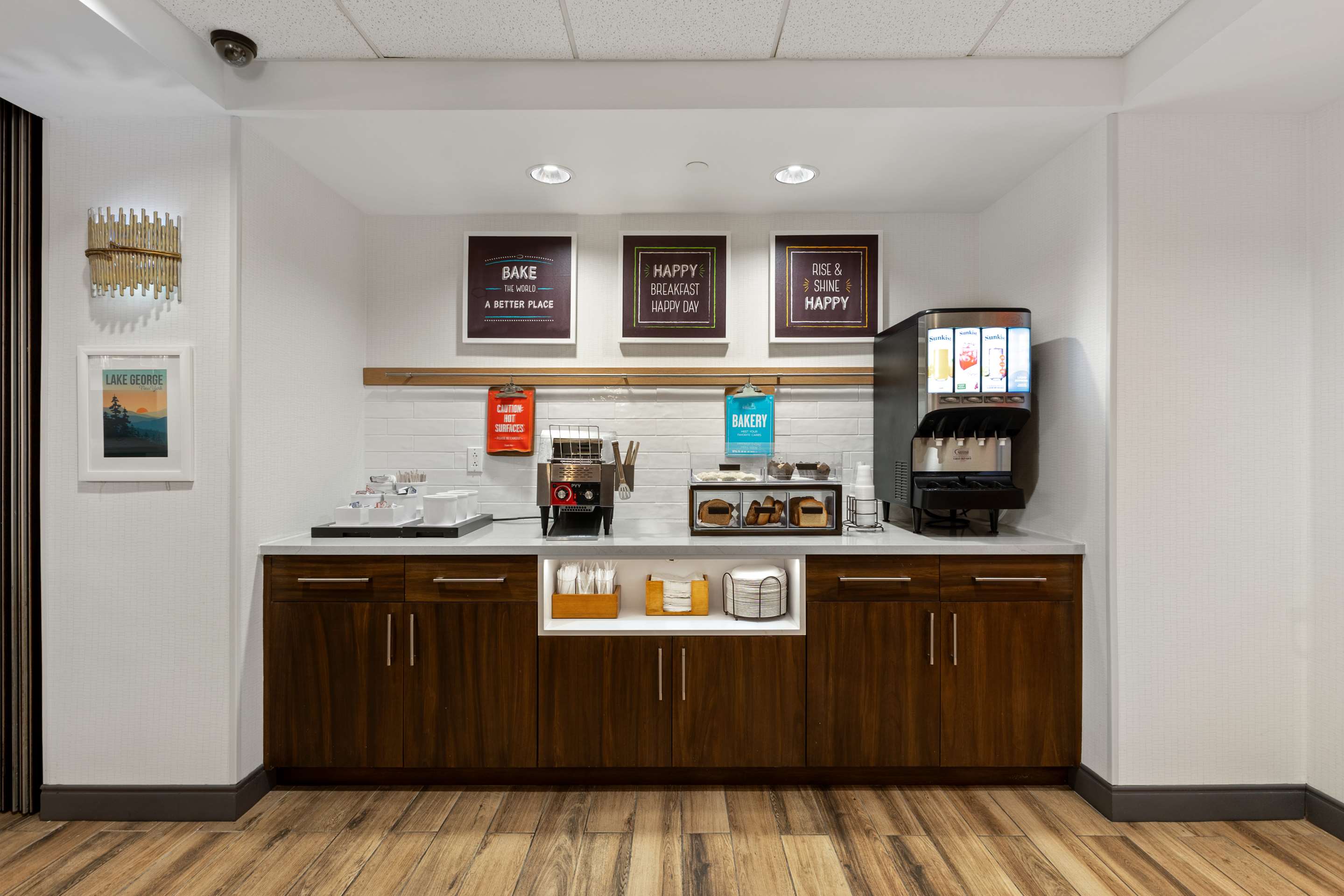 Breakfast Area | Hampton Inn & Suites Lake George