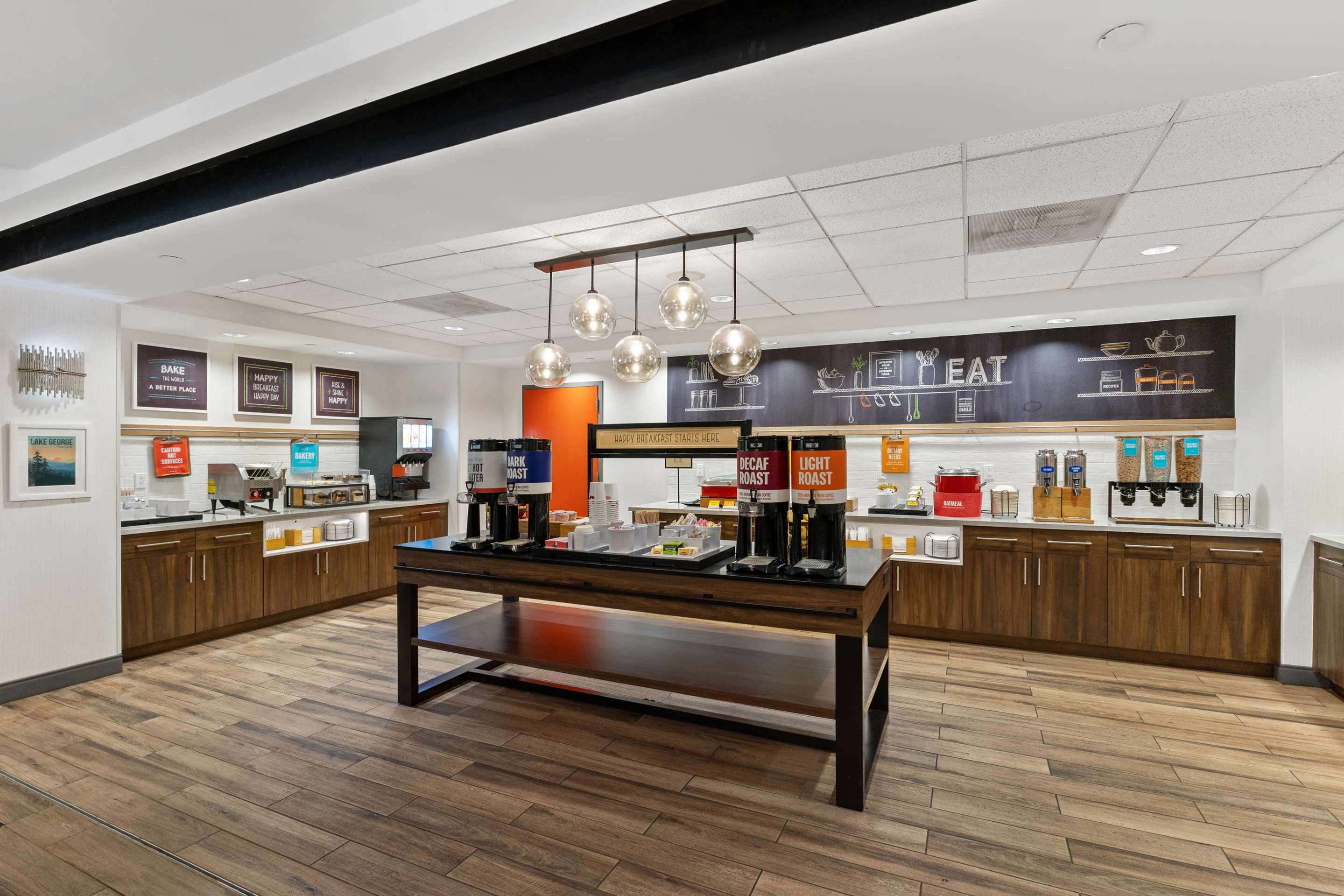 Breakfast Area | Hampton Inn & Suites Lake George
