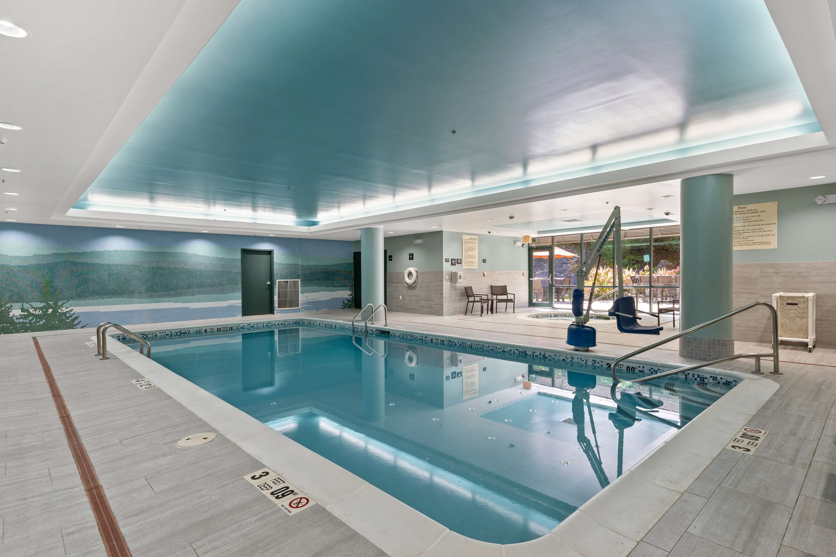 Pool | Hampton Inn & Suites Lake George