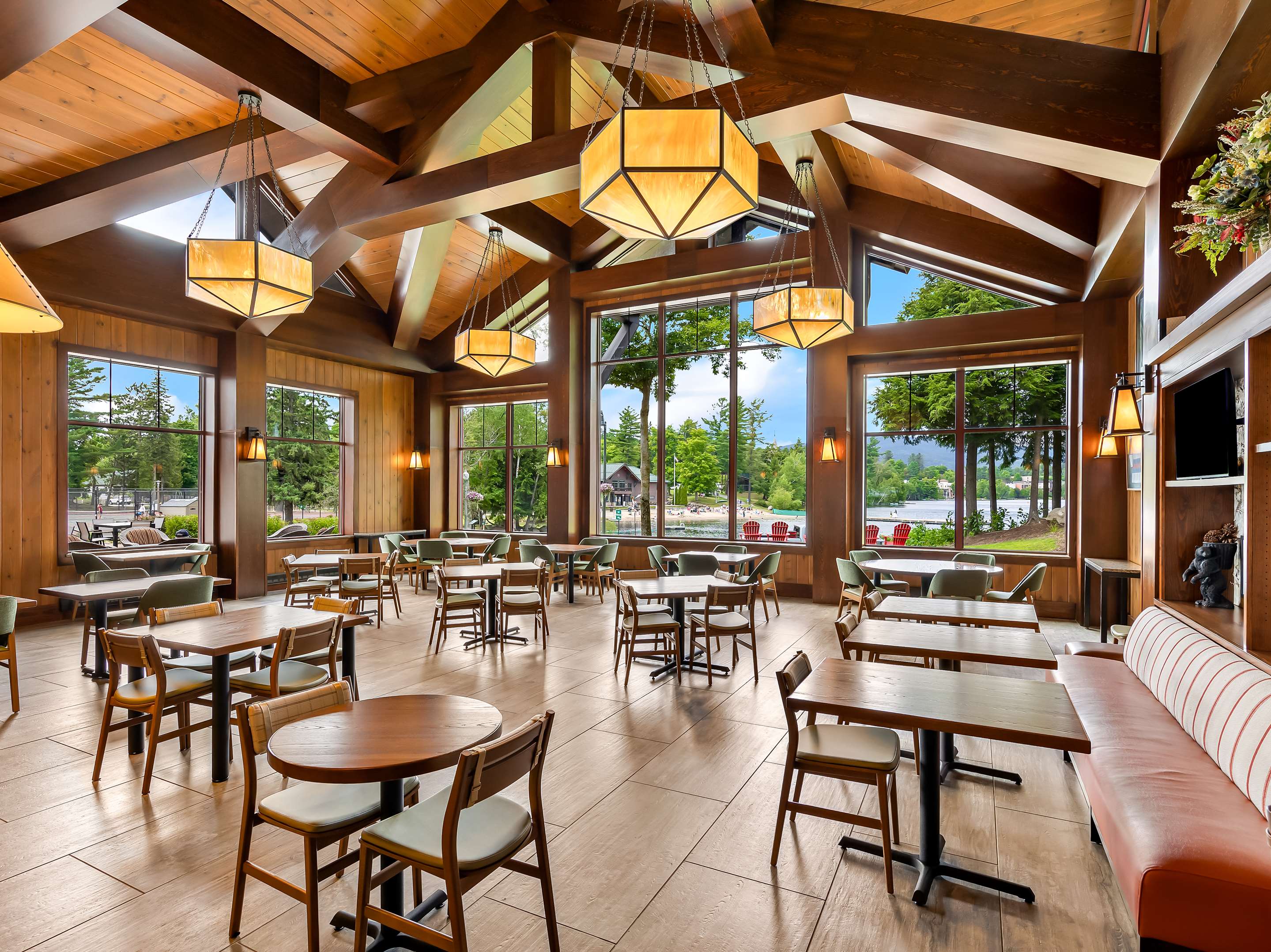 Breakfast Area | Hampton Inn & Suites Lake Placid