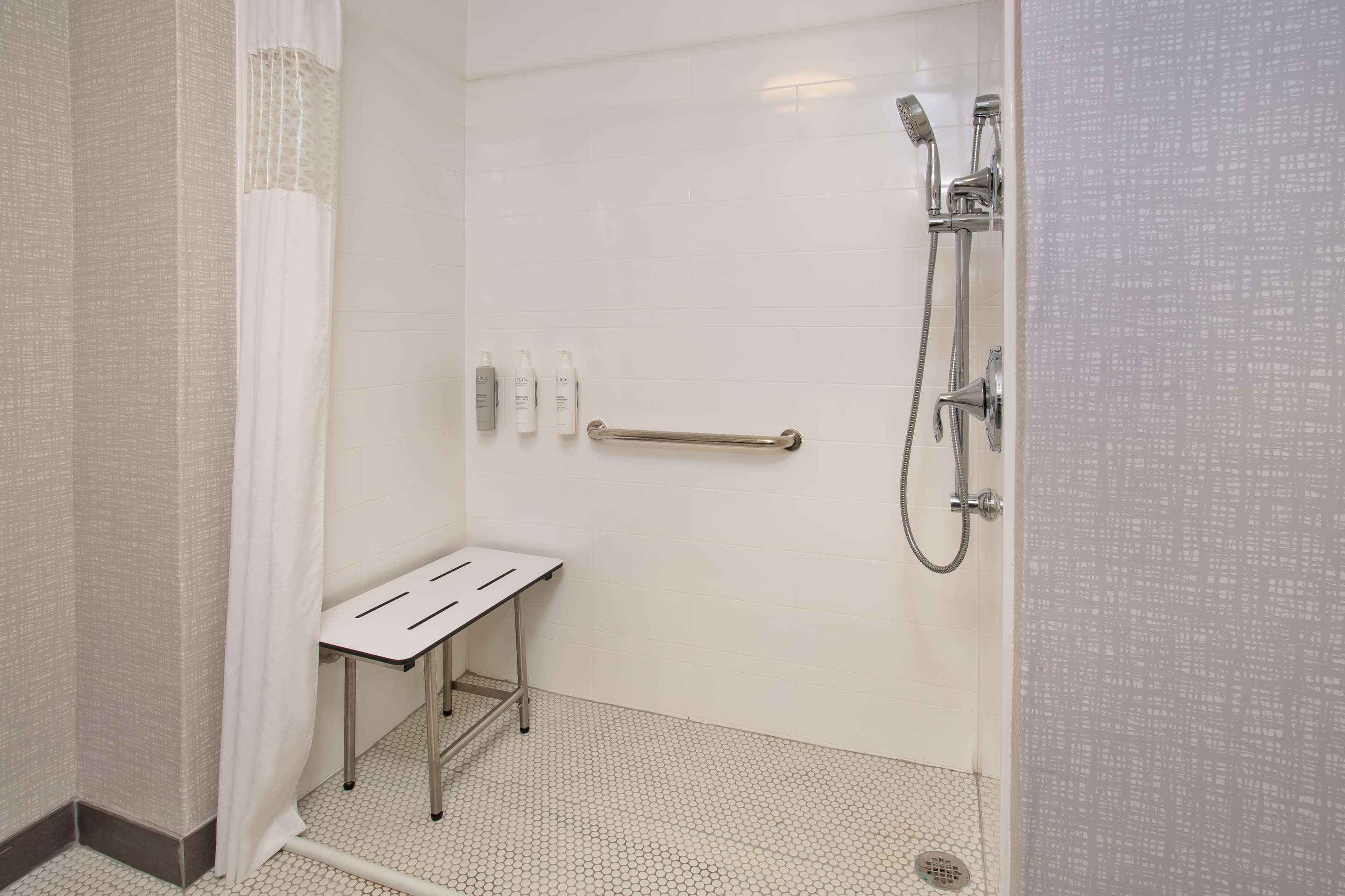 Guest room bath