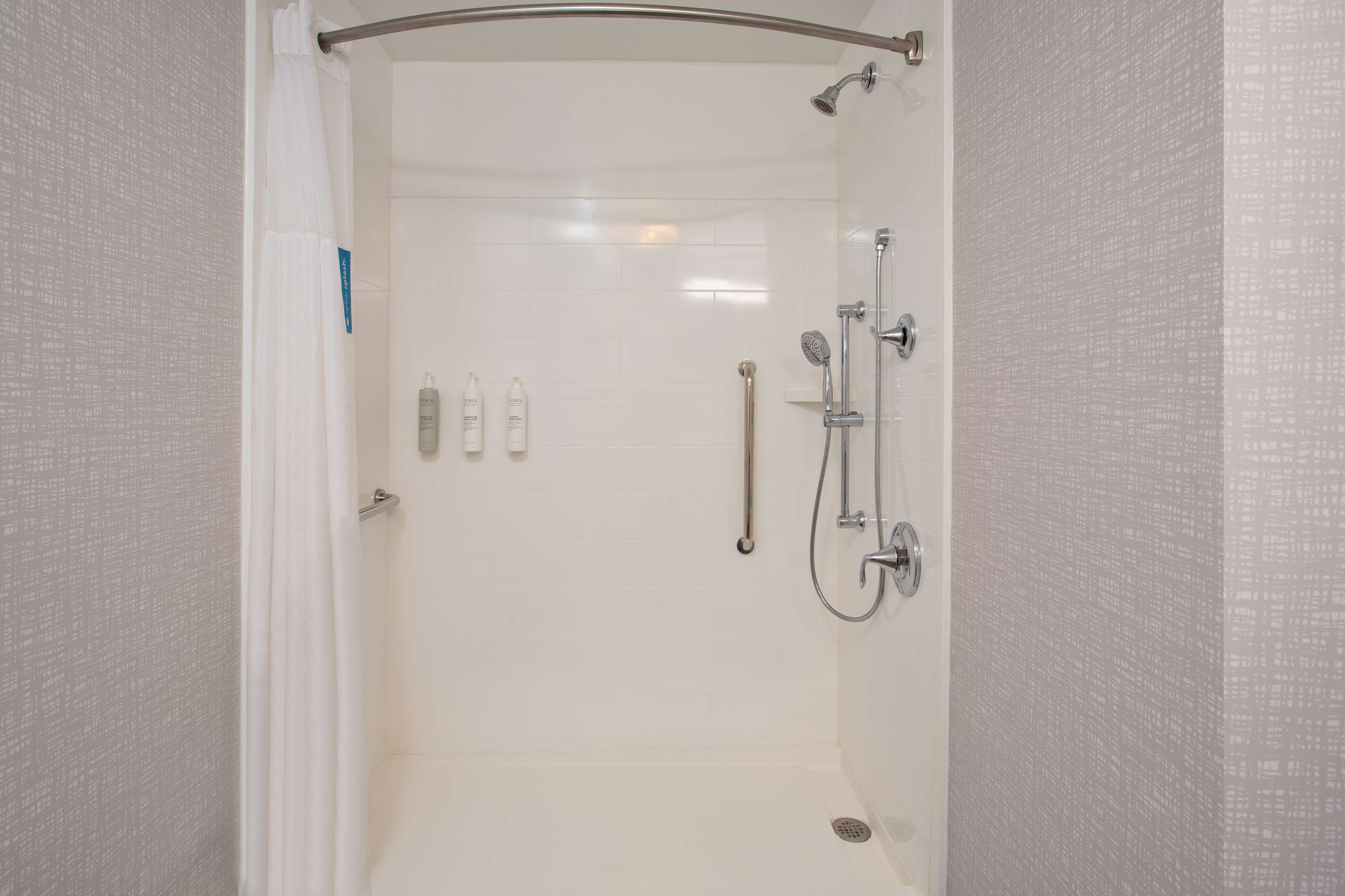 Guest room bath