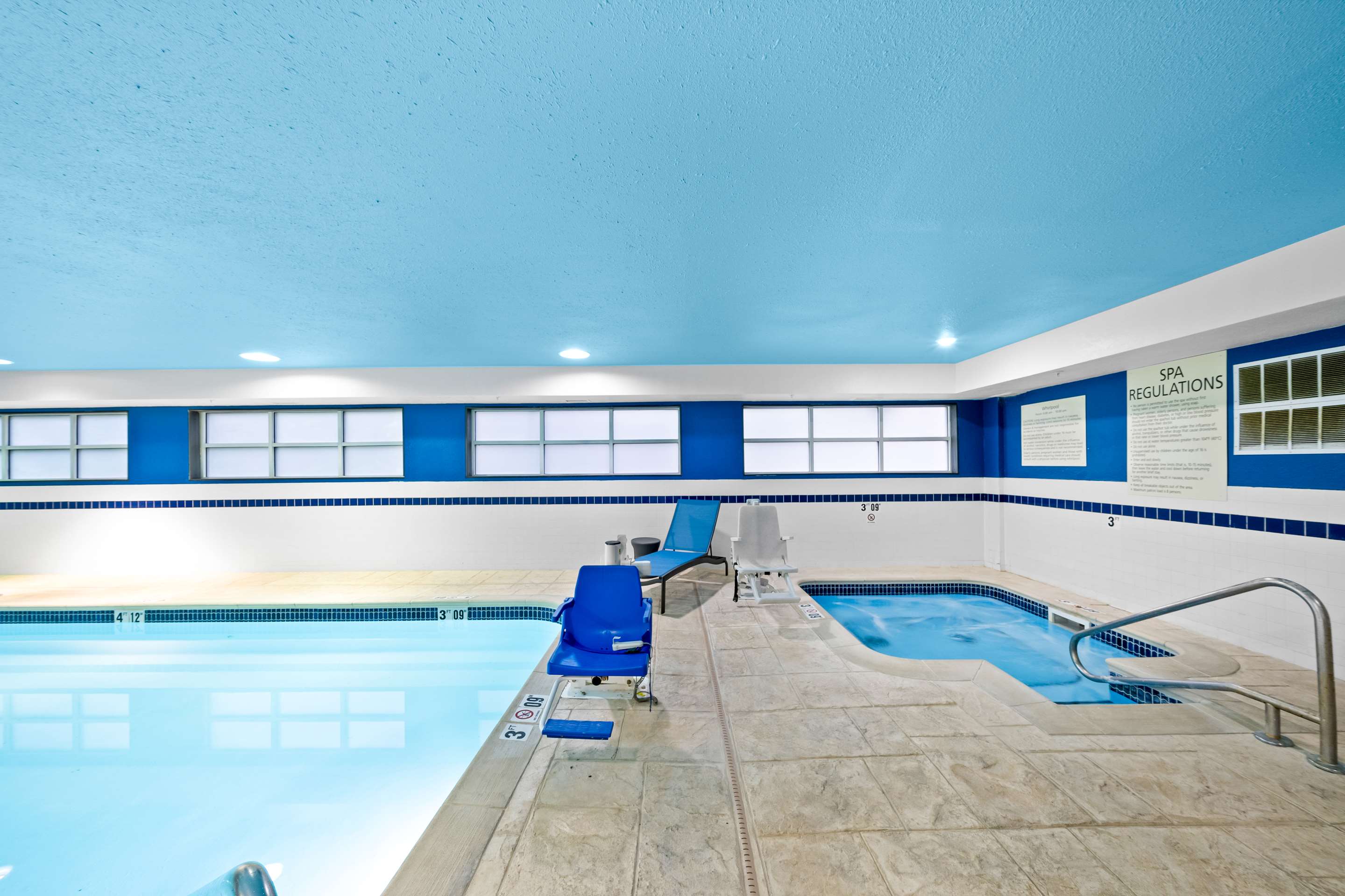 Pool | Hampton Inn South Heritage Park