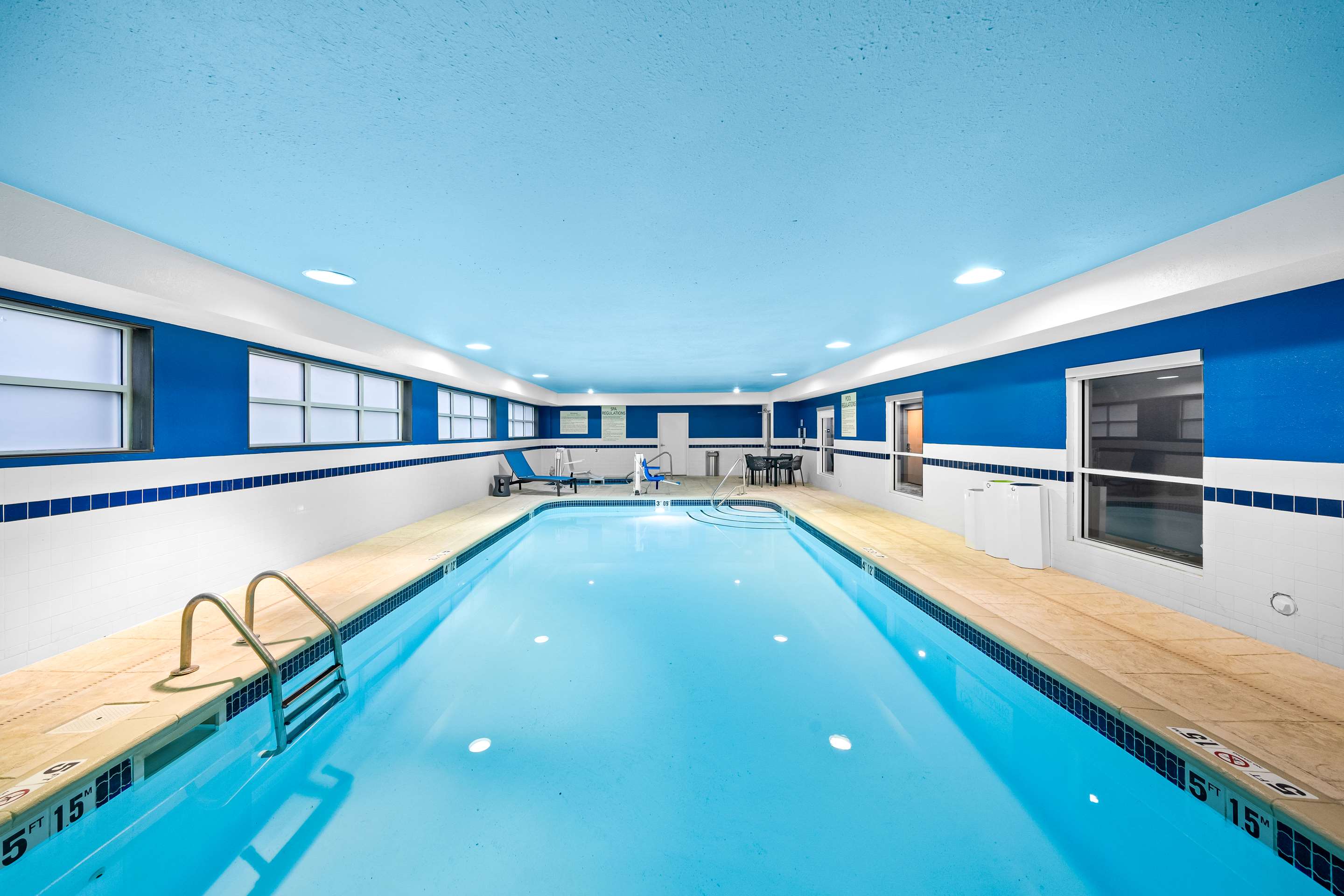 Pool | Hampton Inn South Heritage Park