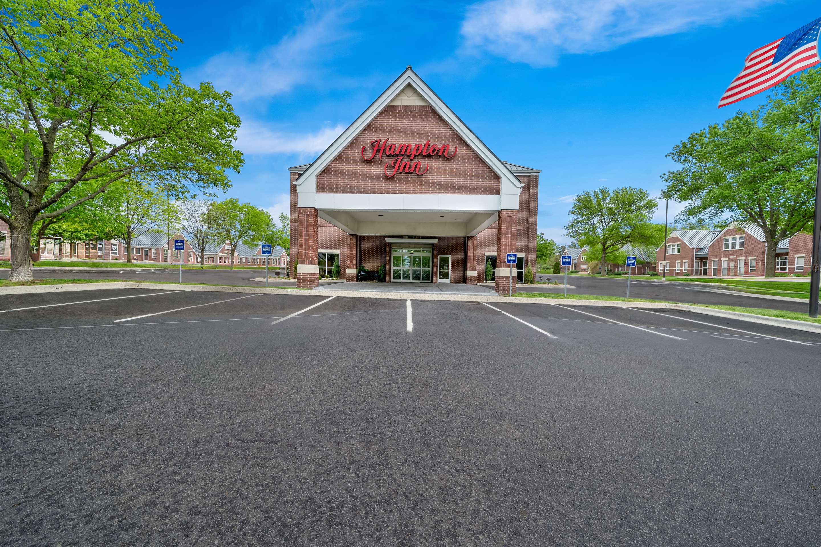 Exterior | Hampton Inn South Heritage Park