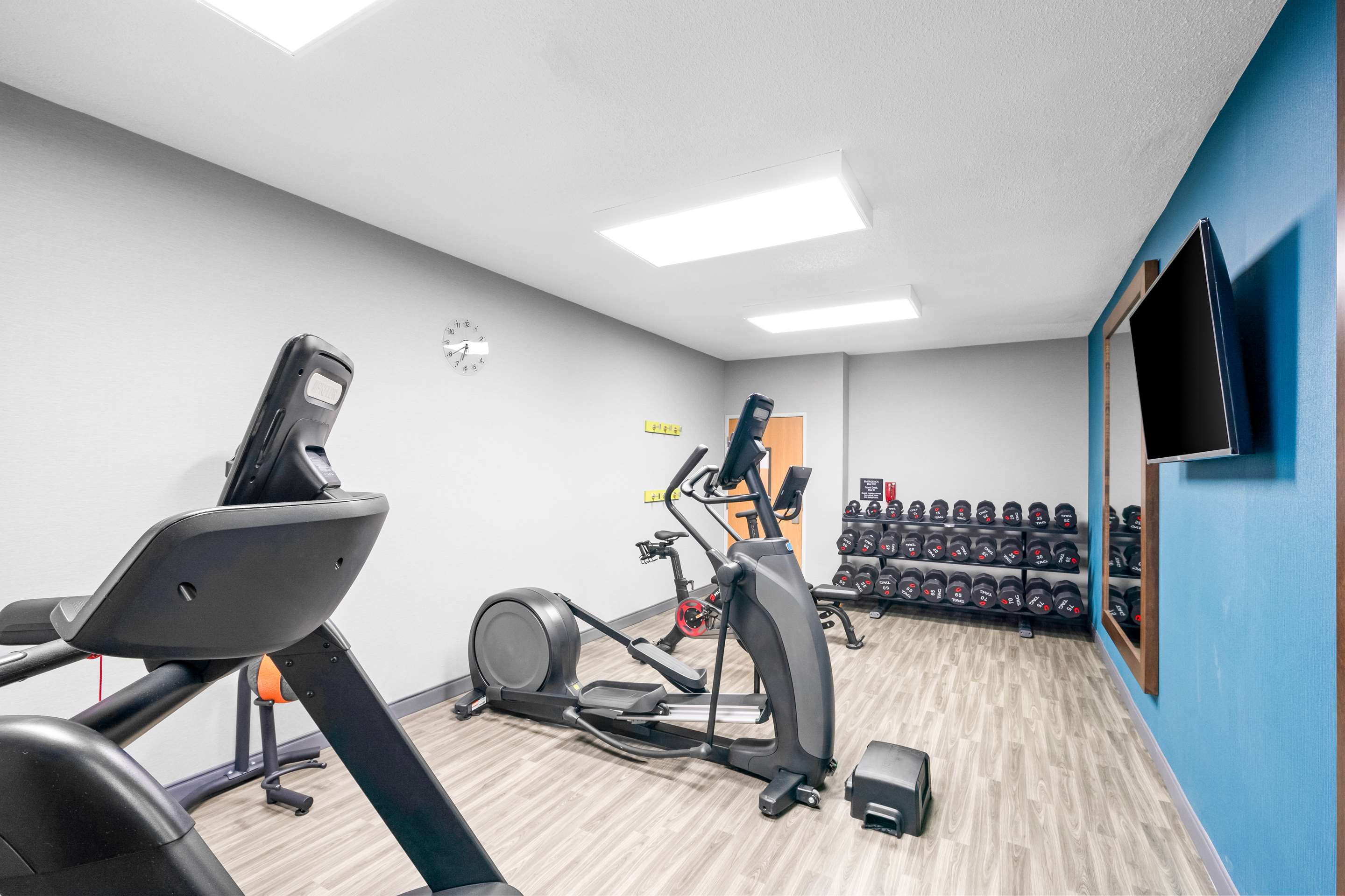 Health club fitness center gym | Hampton Inn South Heritage Park