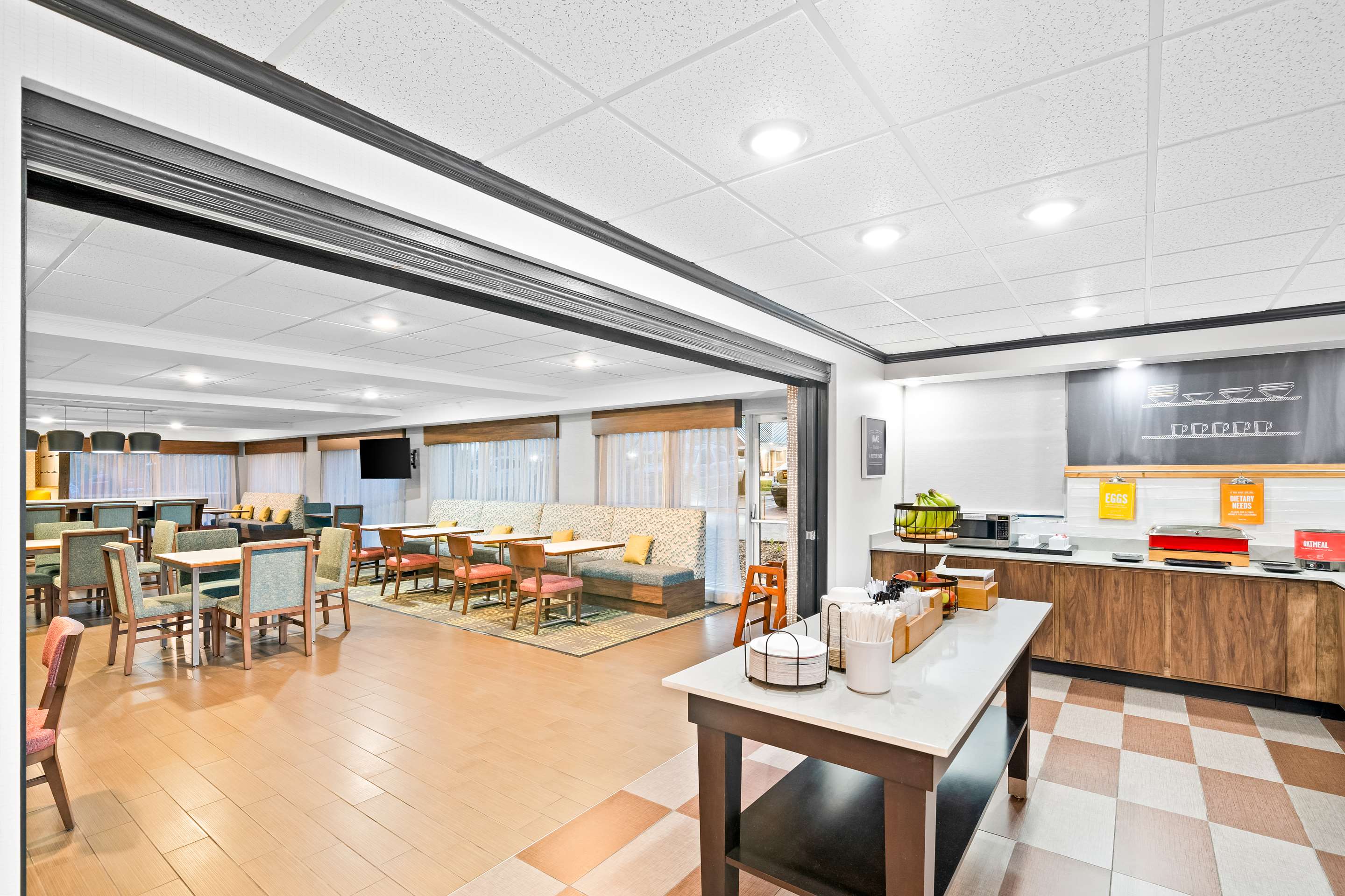 Breakfast Area | Hampton Inn South Heritage Park
