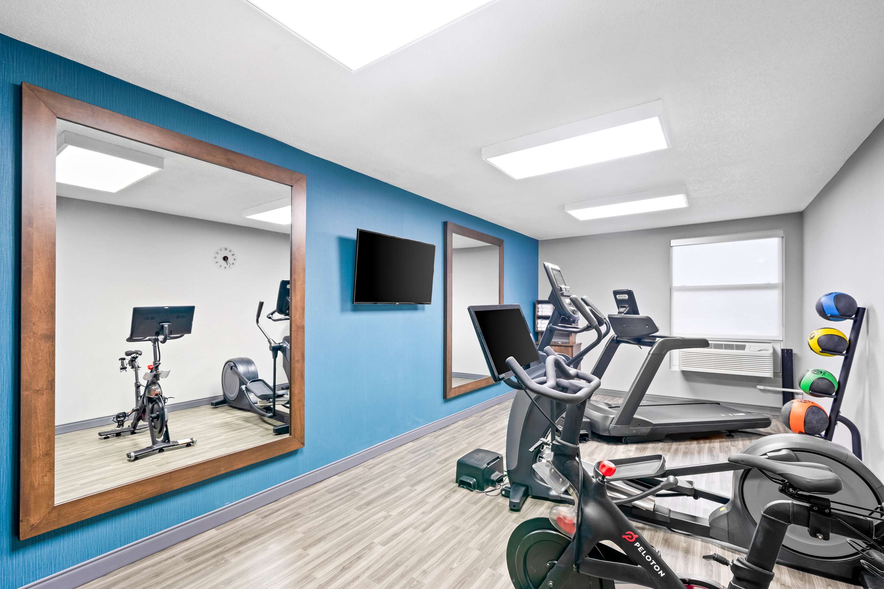 Health club fitness center gym | Hampton Inn South Heritage Park