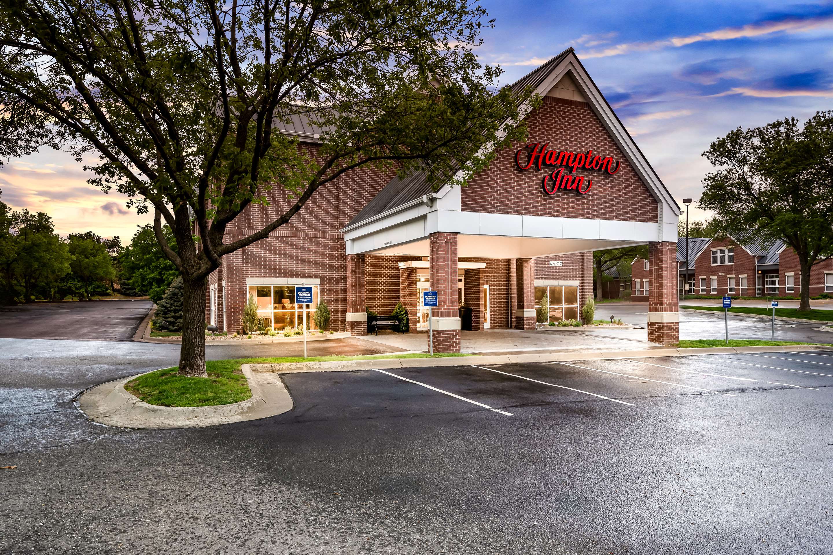 Exterior | Hampton Inn South Heritage Park
