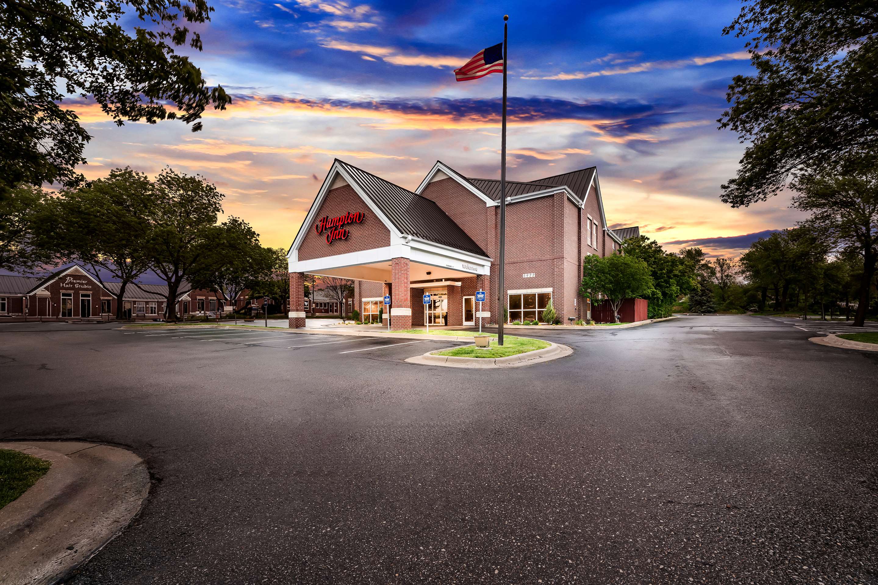 Exterior | Hampton Inn South Heritage Park
