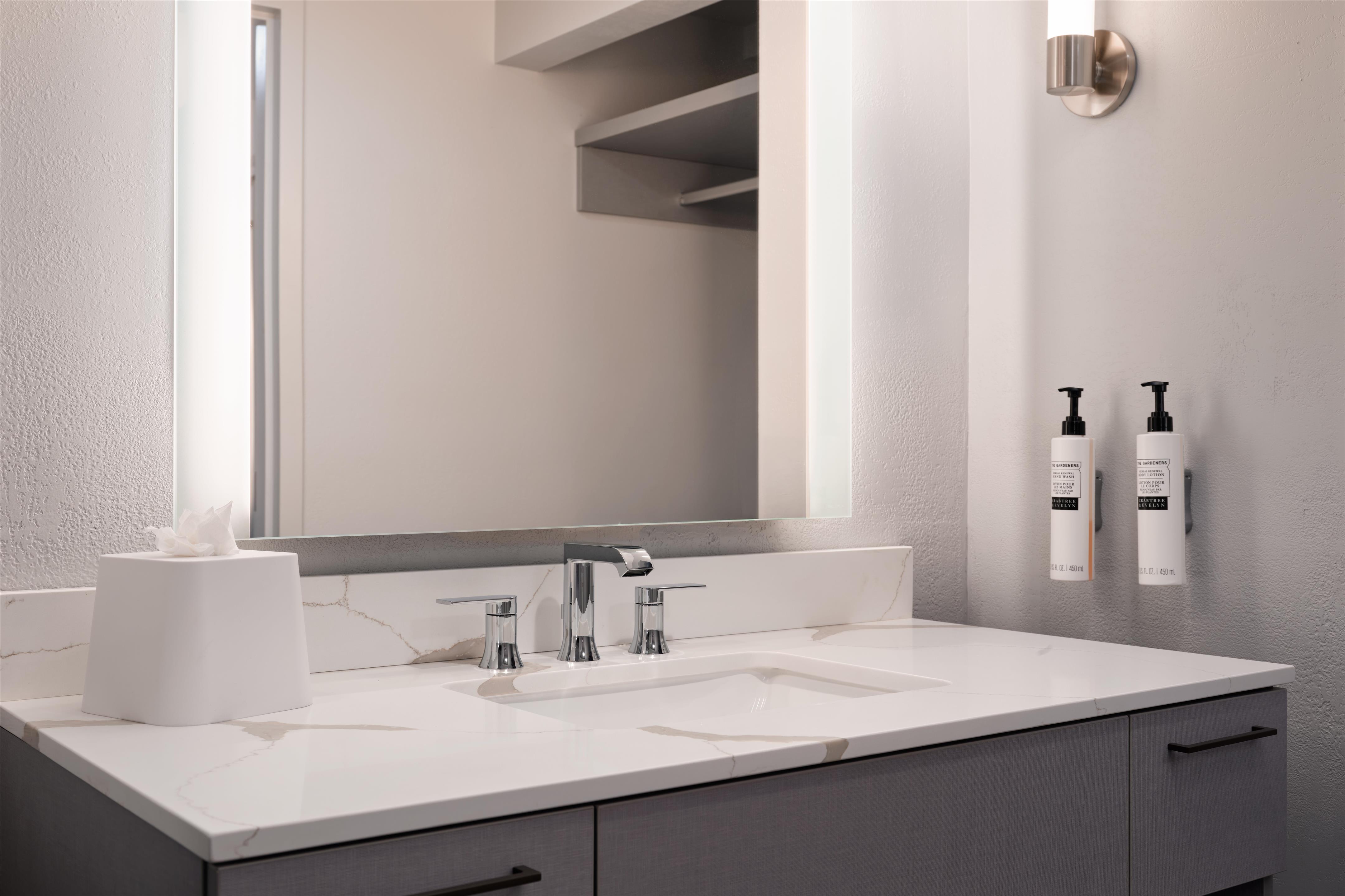 Guest room bath