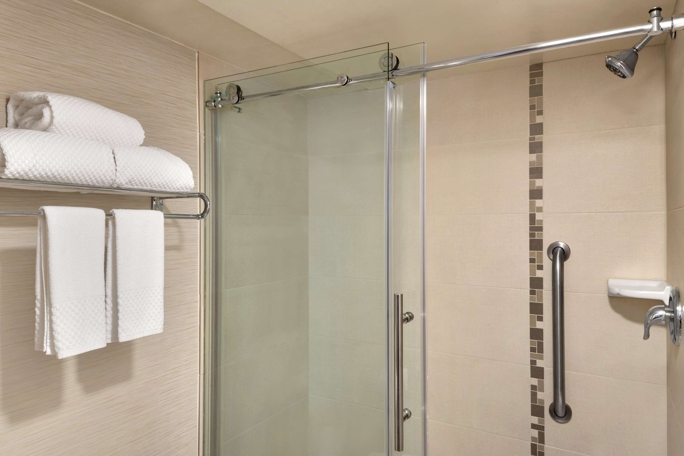 Guest room bath