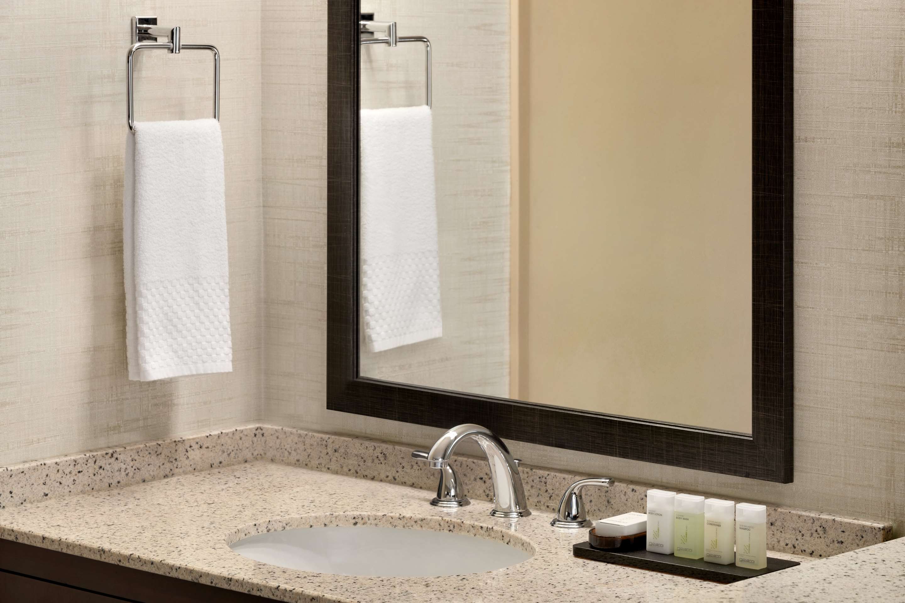 Guest room bath