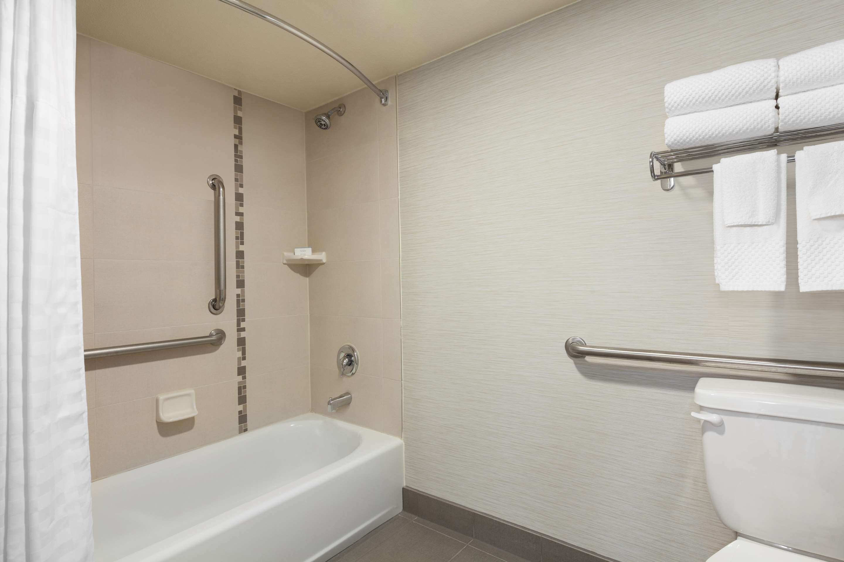 Guest room bath