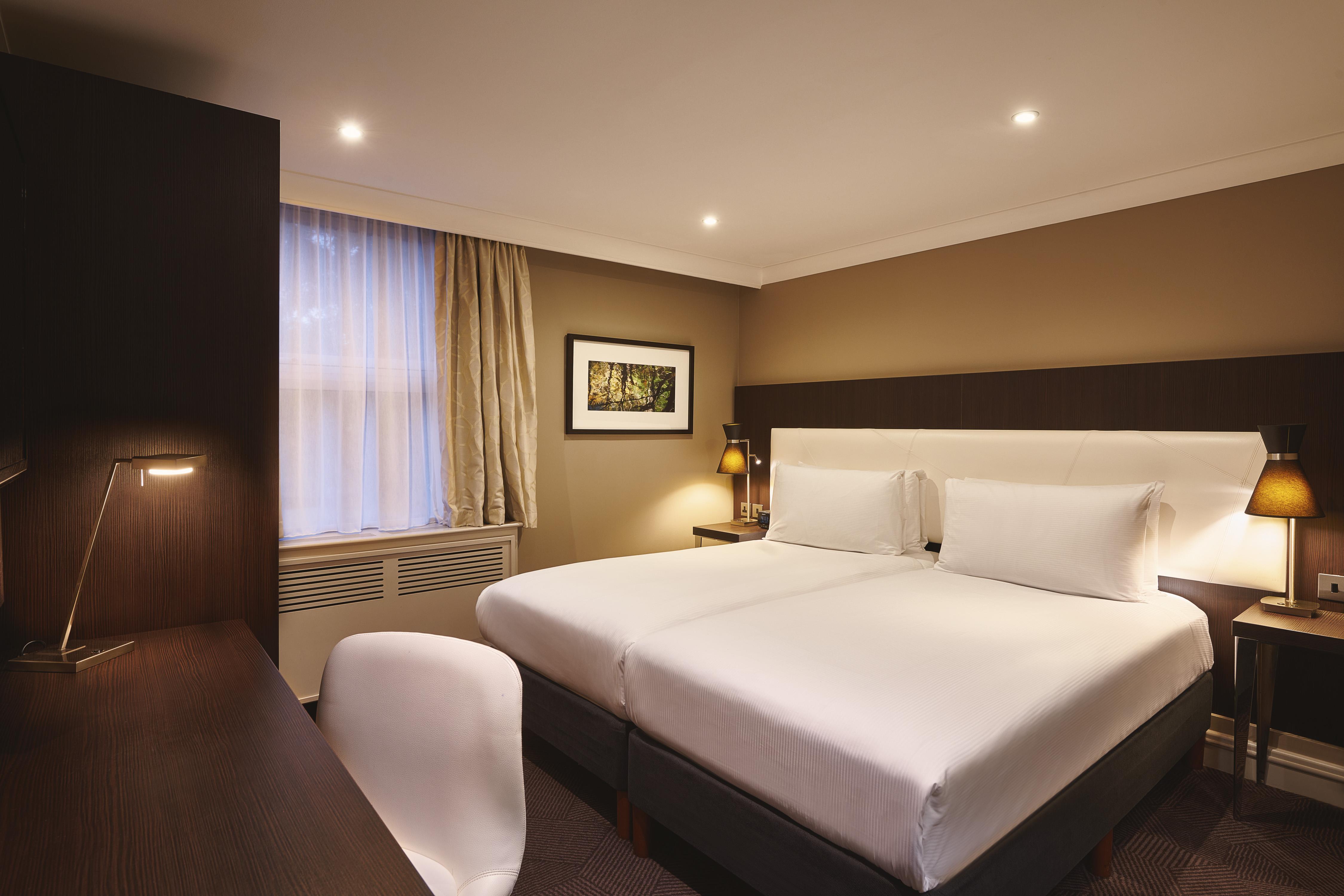 DoubleTree by Hilton London - Ealing Hotel Room Type - QUEEN GUEST ROOM
