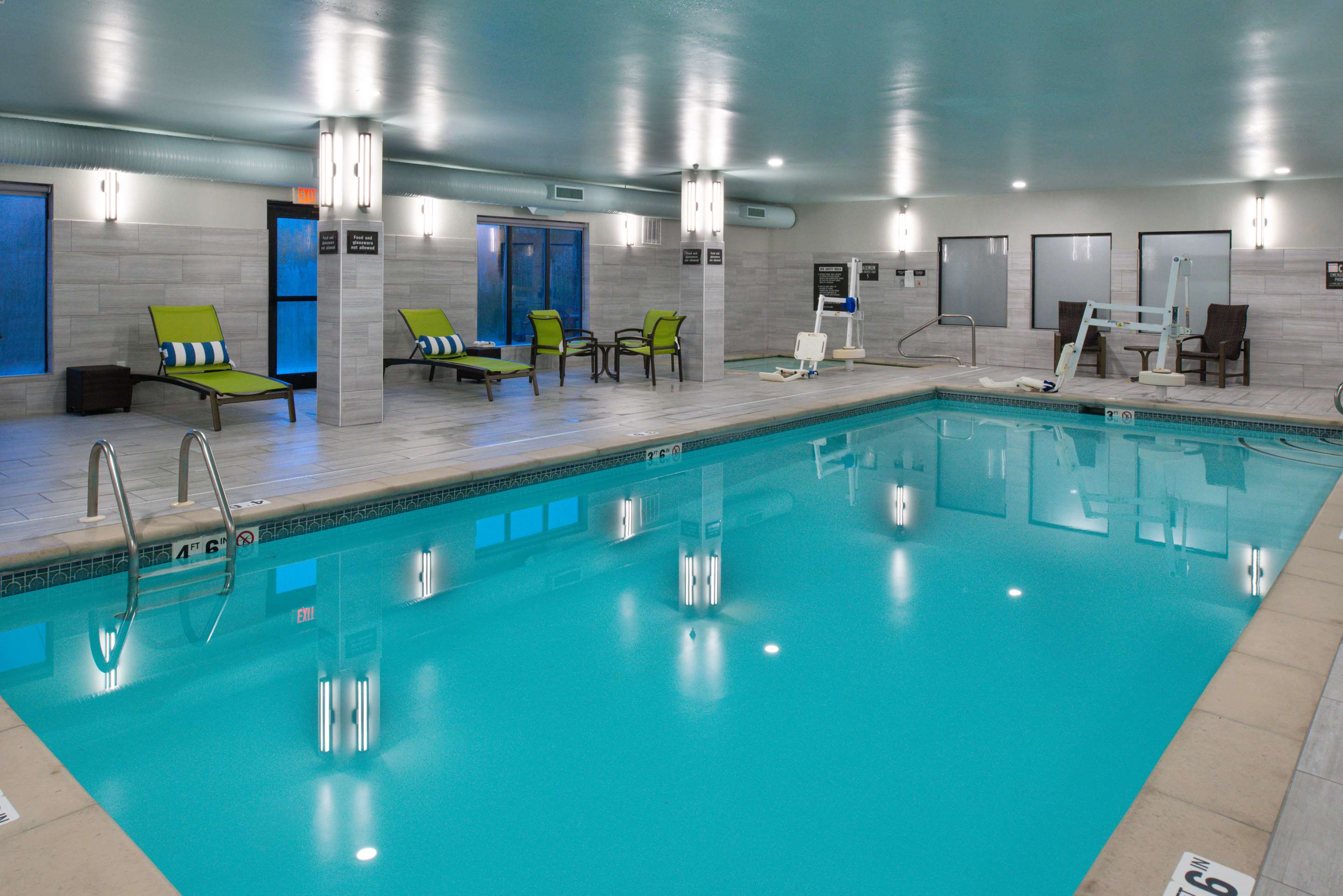 Pool | Hampton Inn LaPorte IN